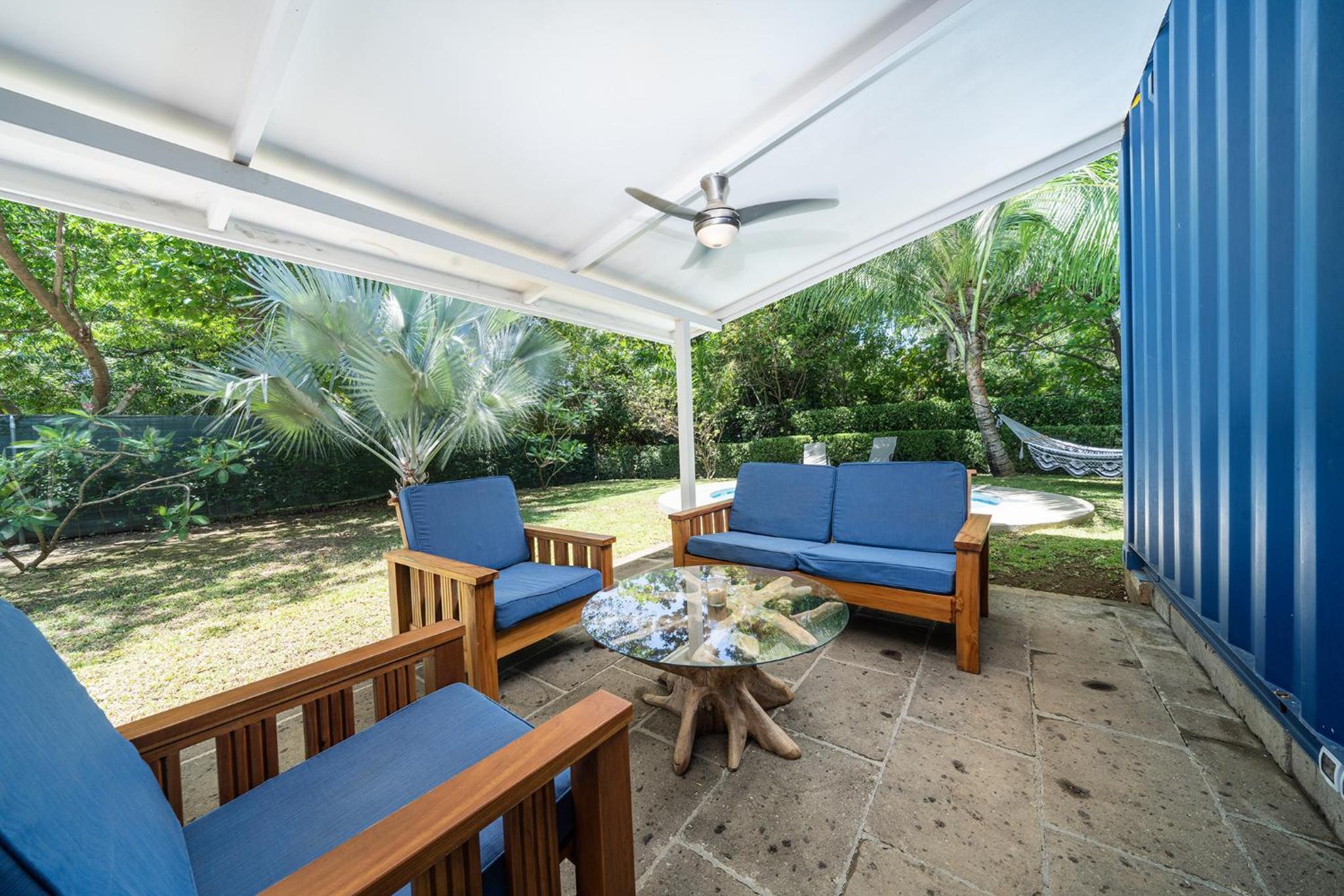 Cute, modern Tiny home with pool for 2 people in Playa Potrero