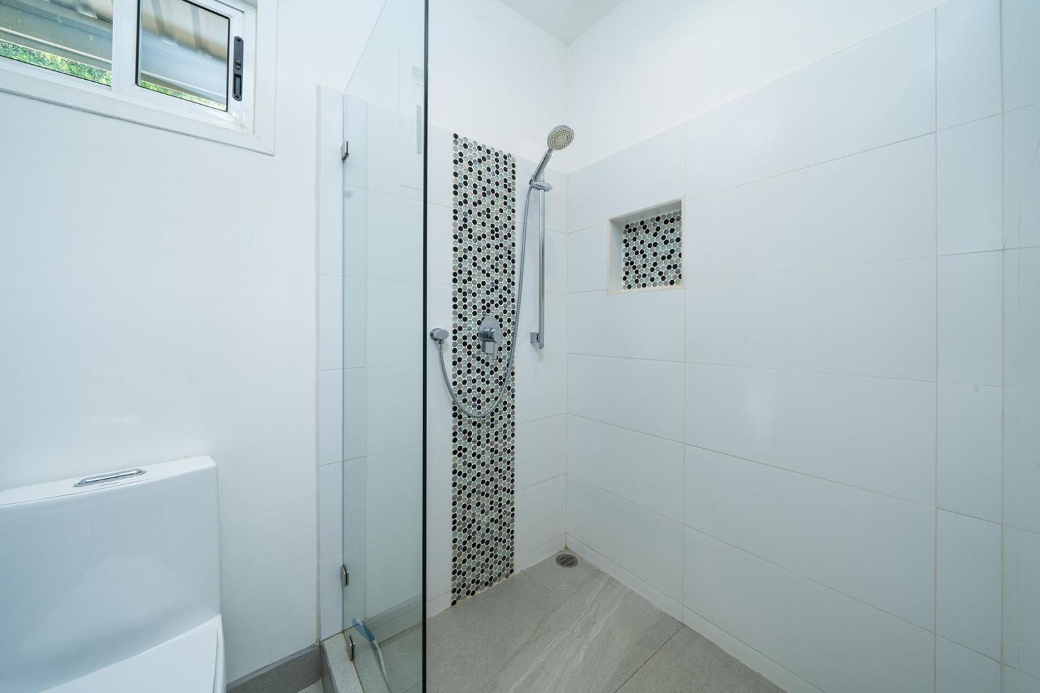 Cute, modern Tiny home with pool for 2 people in Playa Potrero