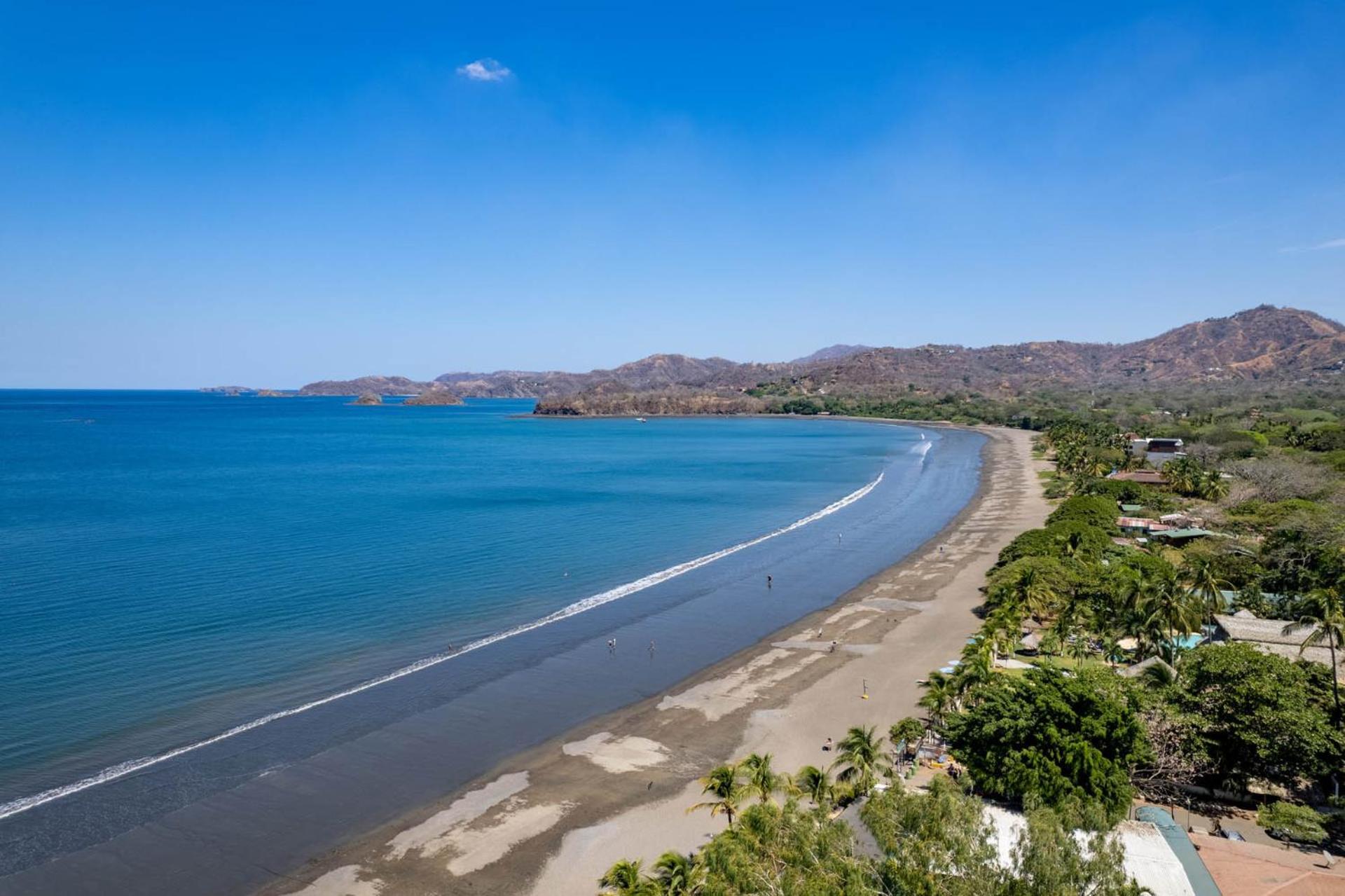 Cute, modern Tiny home with pool for 2 people in Playa Potrero