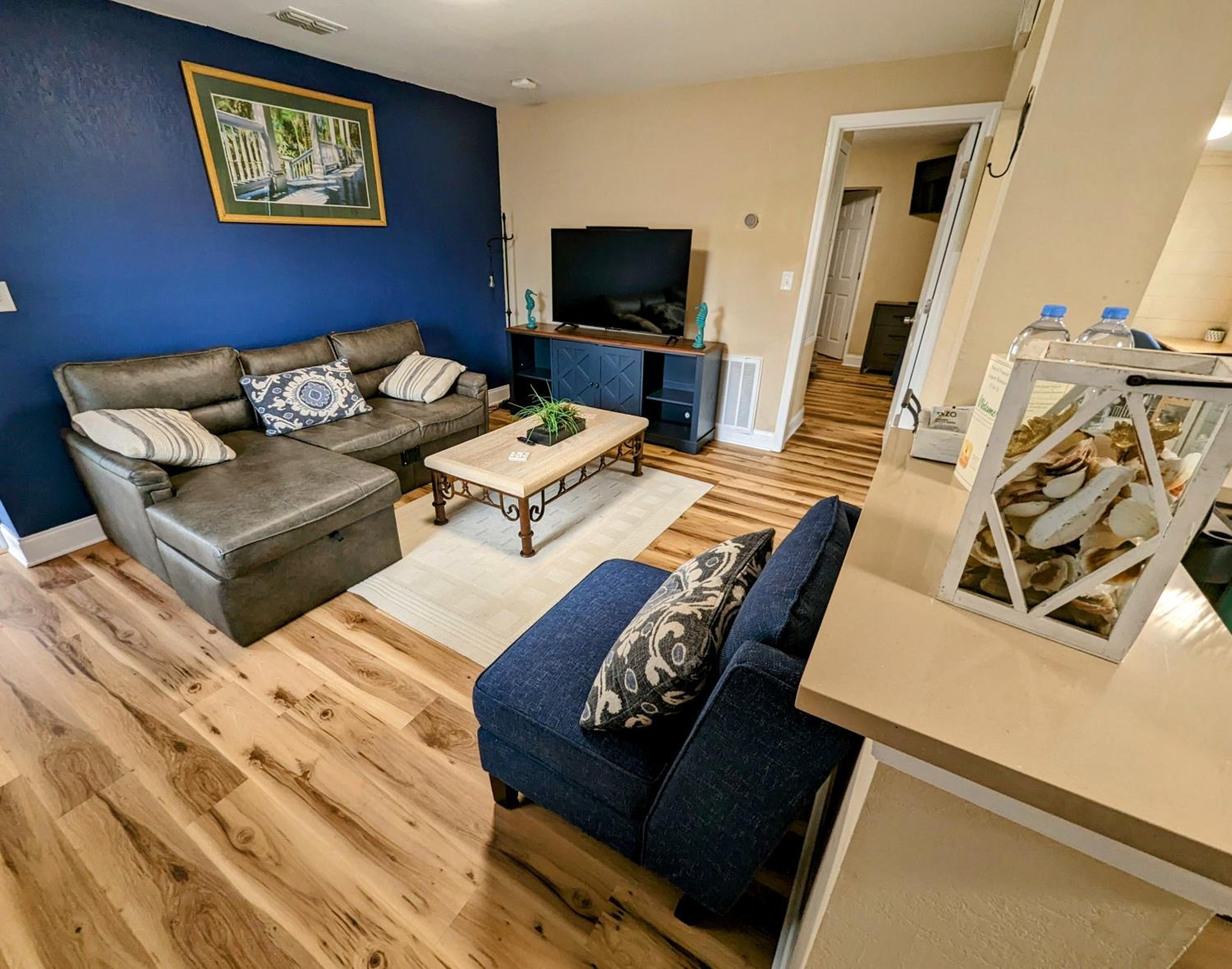 Charming & Cozy Lagoon Retreat - Steps from River - Parking view 2