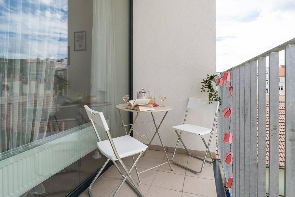 Garden View Studio with a balcony (self check in)