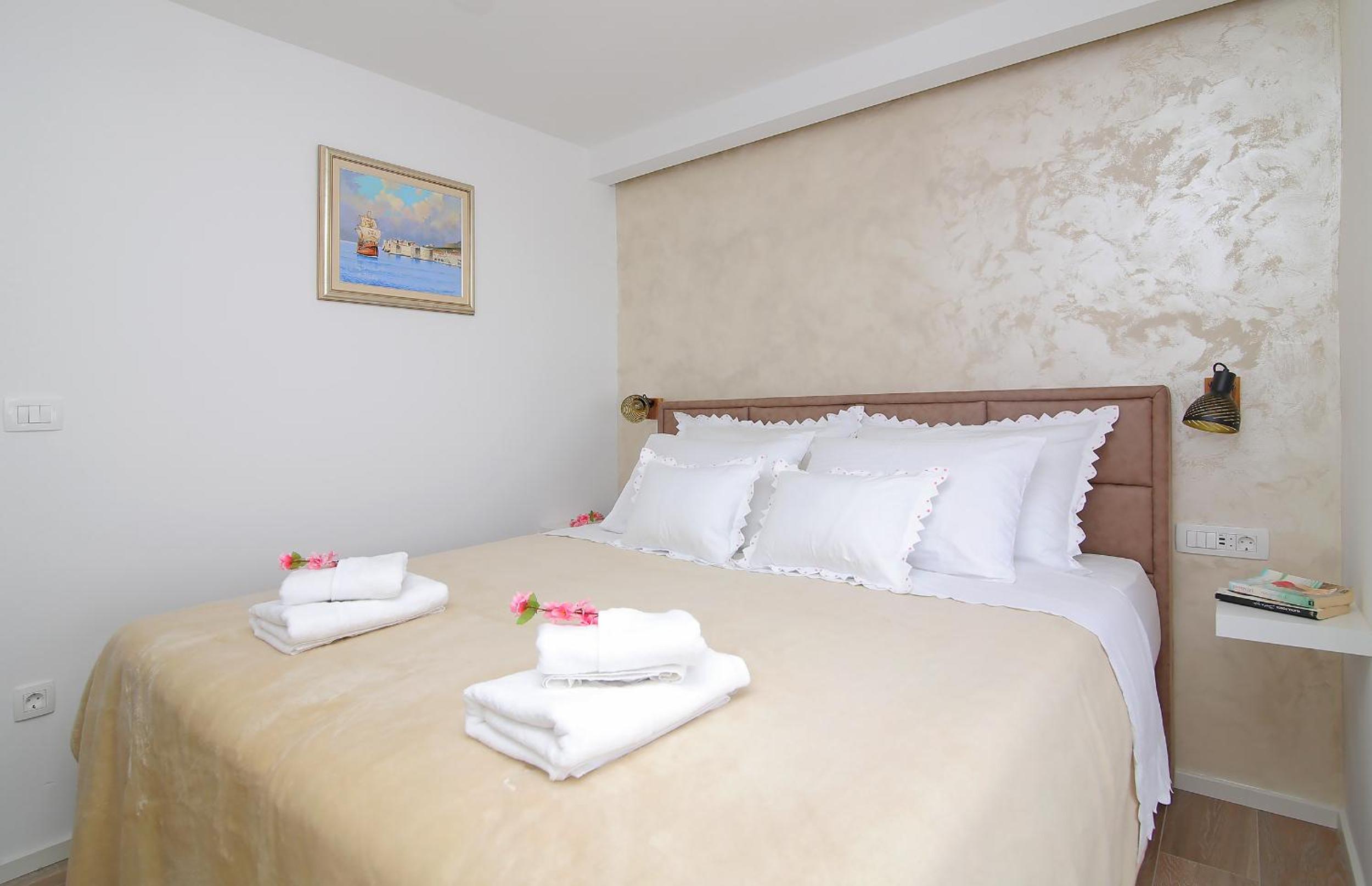 Blue Cliff Apartment