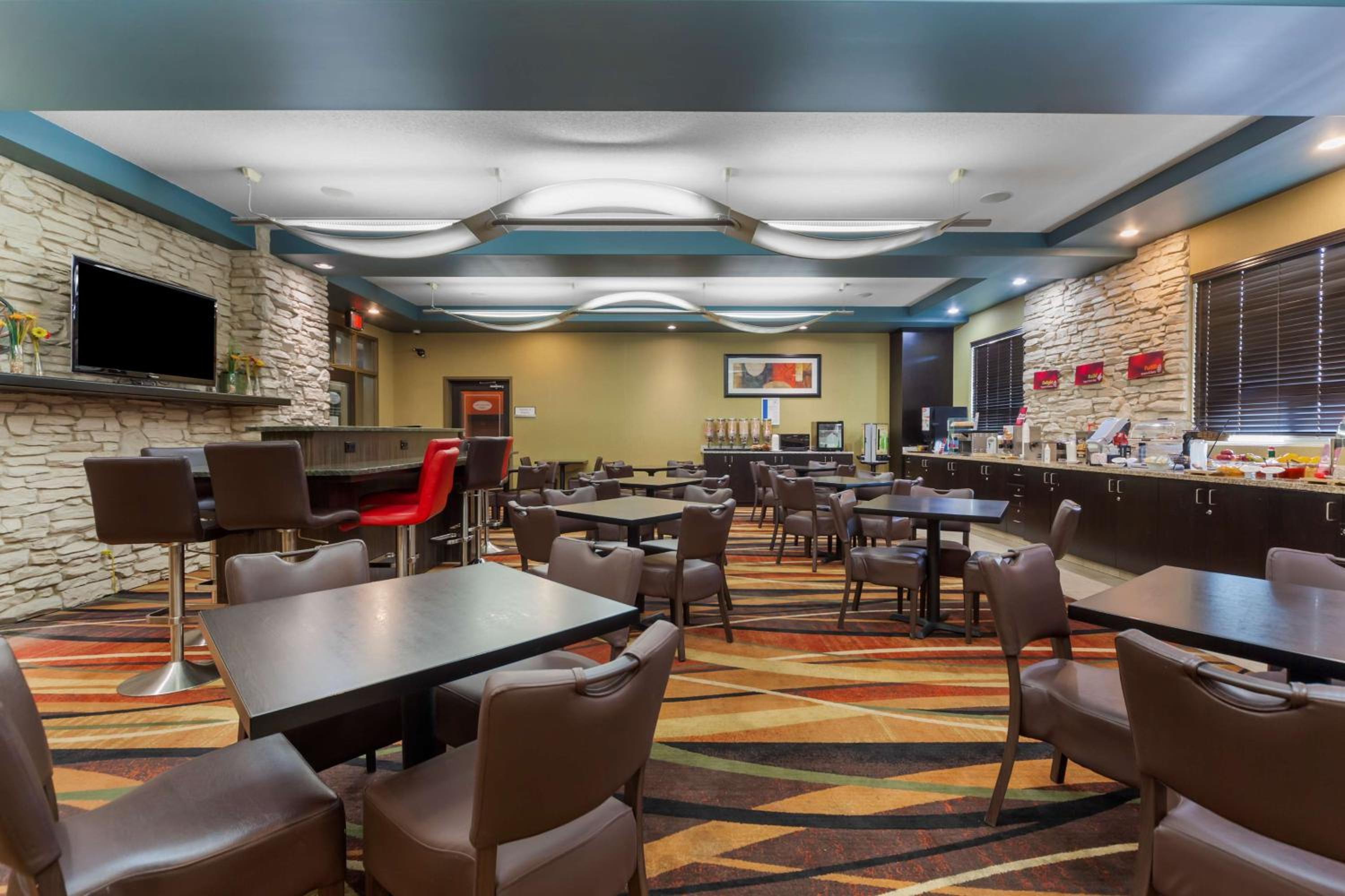 Best Western Plus Sherwood Park - Image 2