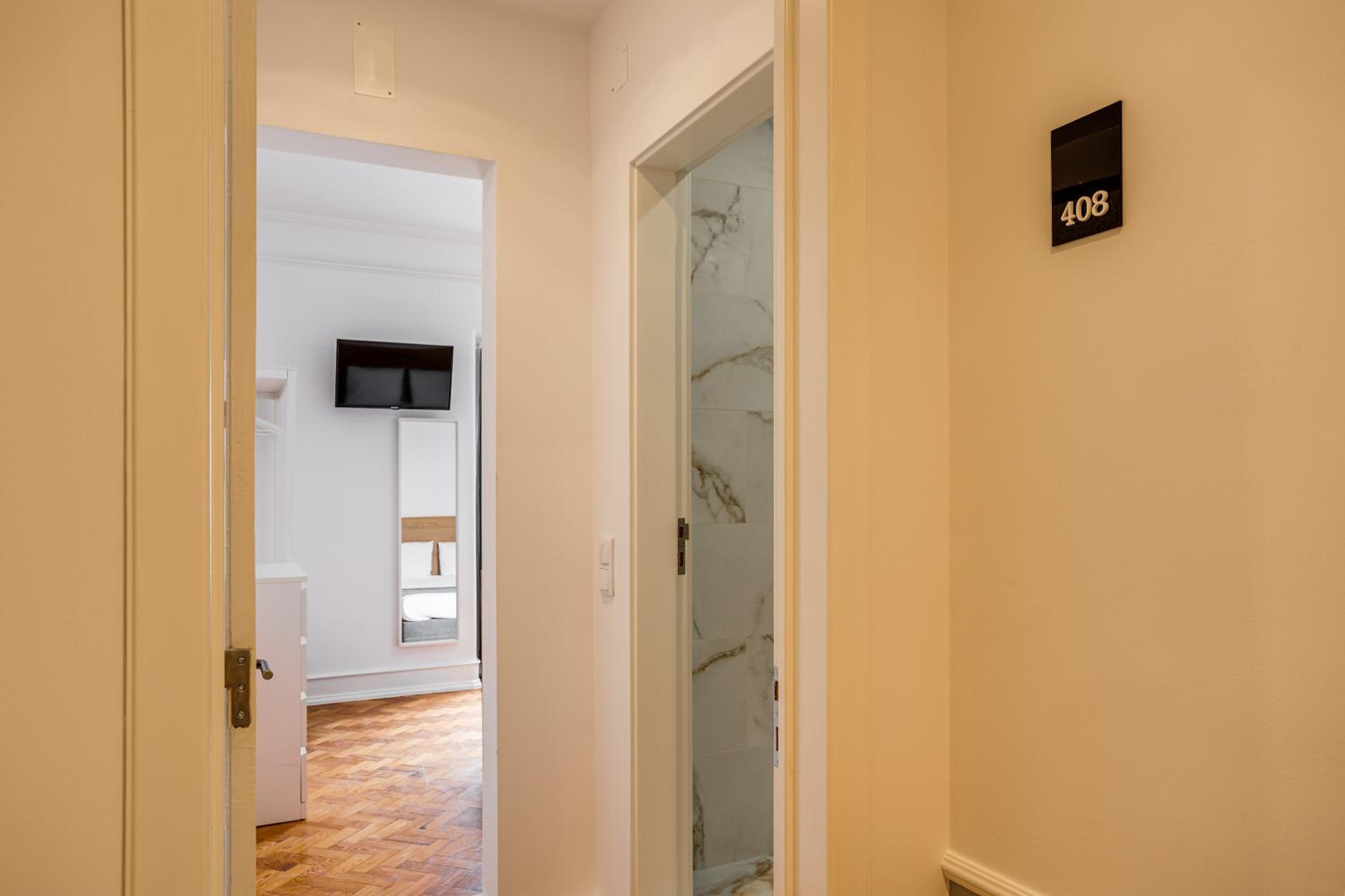 Home Out Rooms & Apartments view 3
