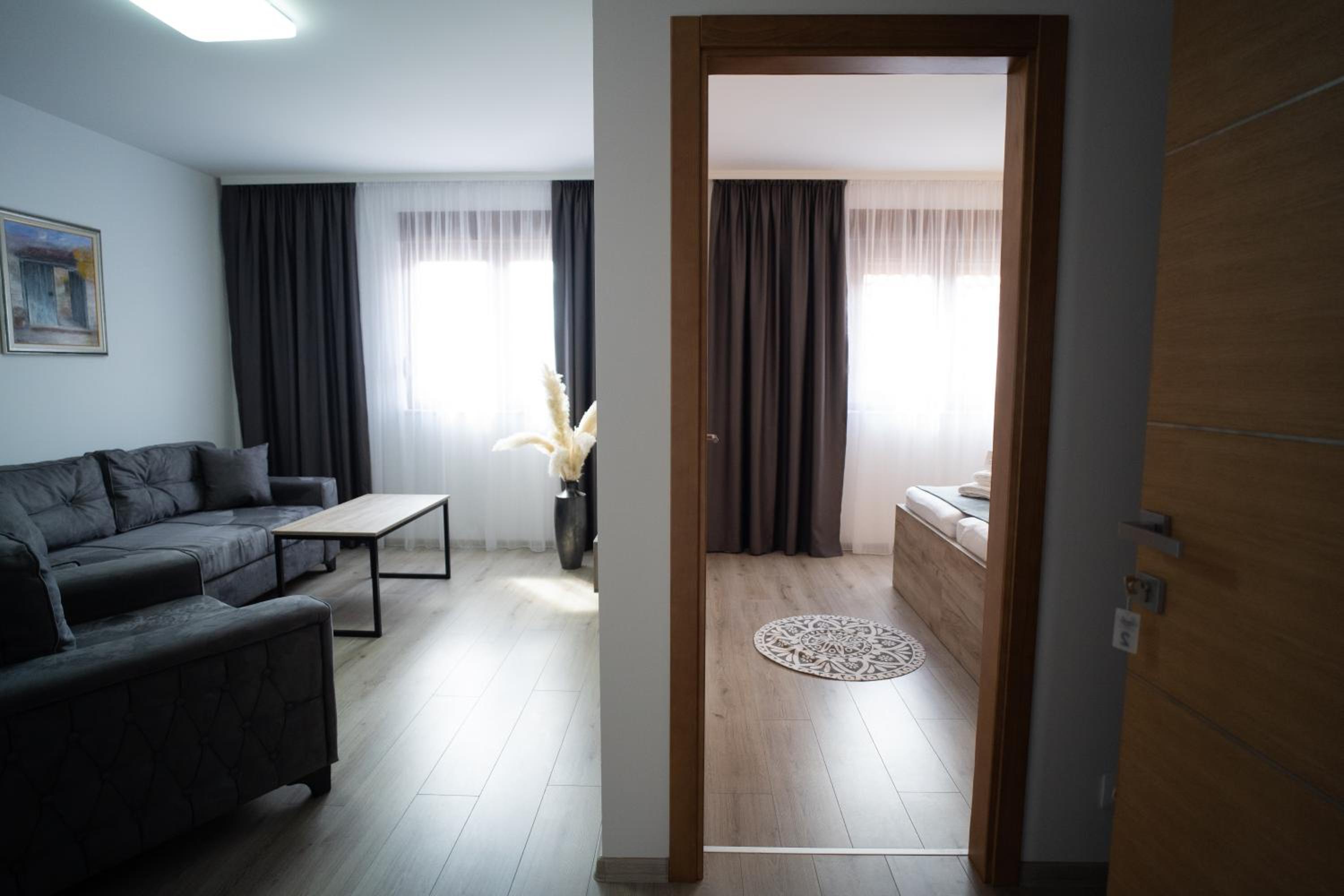 Apartments and rooms SMILE