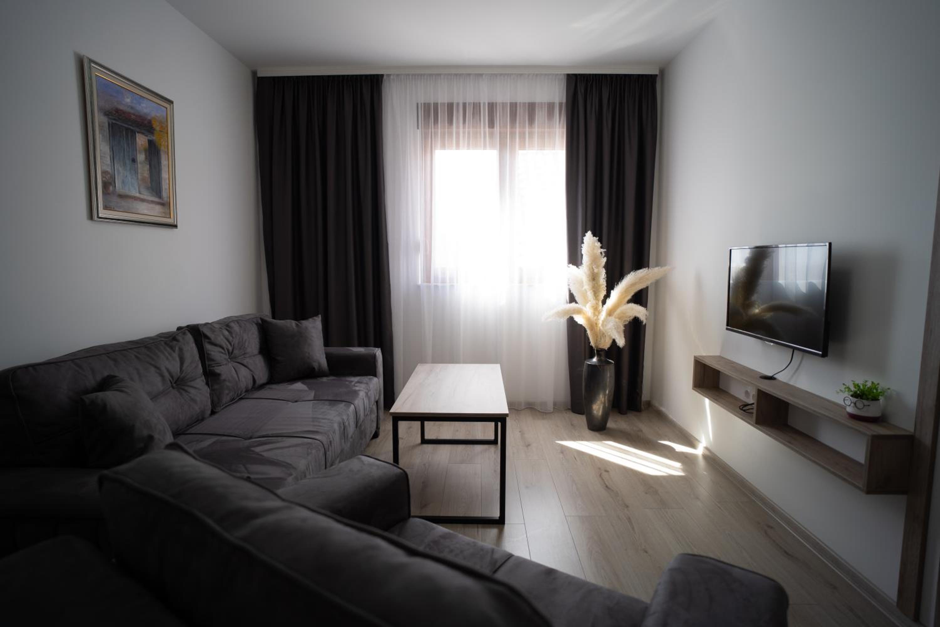 Apartments and rooms SMILE