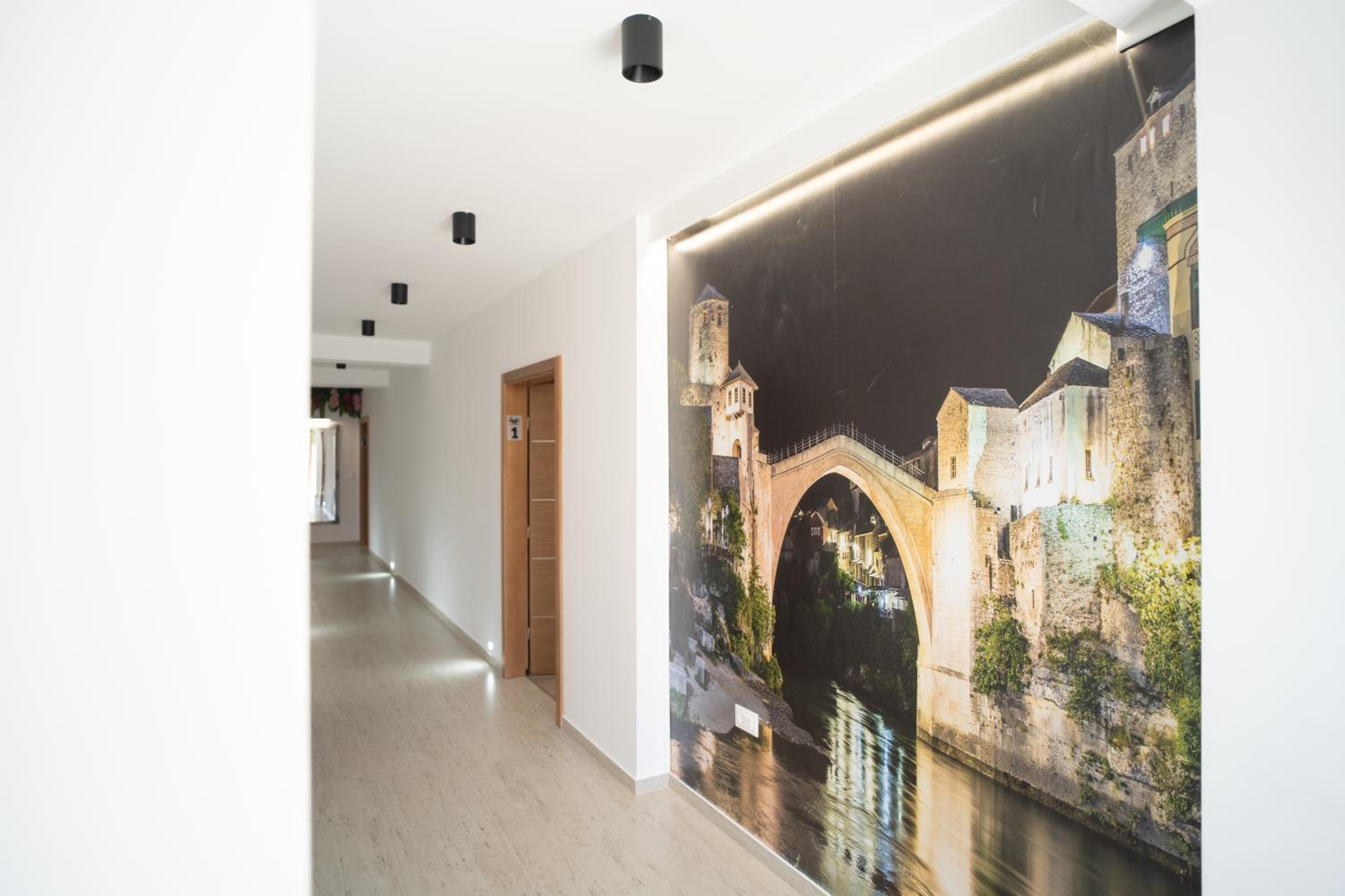 Apartments and rooms SMILE