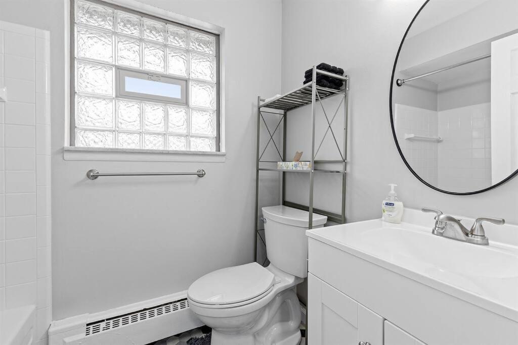Bright & Comfy 1 Bedroom Flat - Hollywood Suites