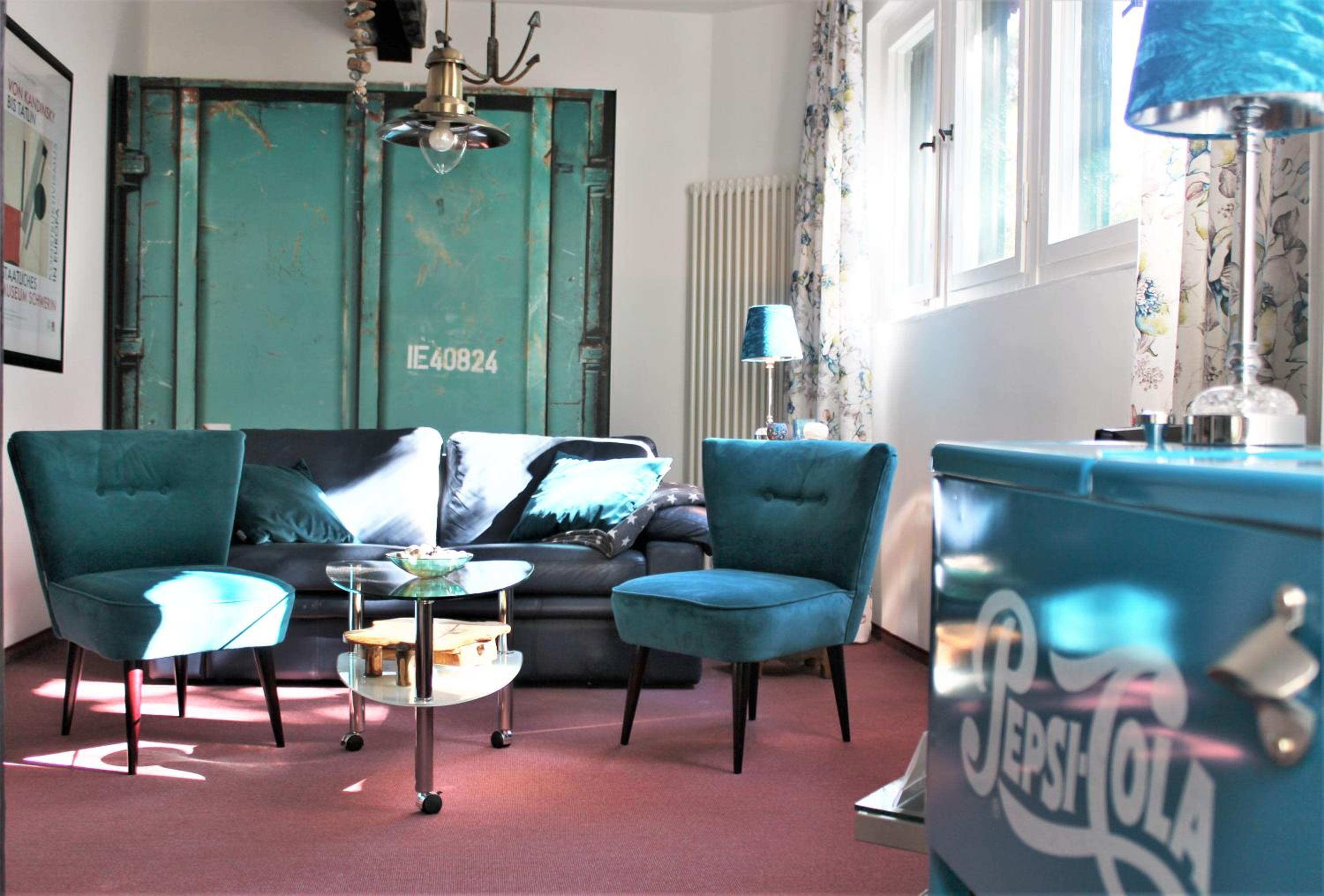 Strandvilla Hubertus Boltenhagen - H7 - Ferienwohnung Maisonette Apartment Kandinsky mit seitlichem Meerblick Parkplatz WLAN voll ausgestattete Küche Garte