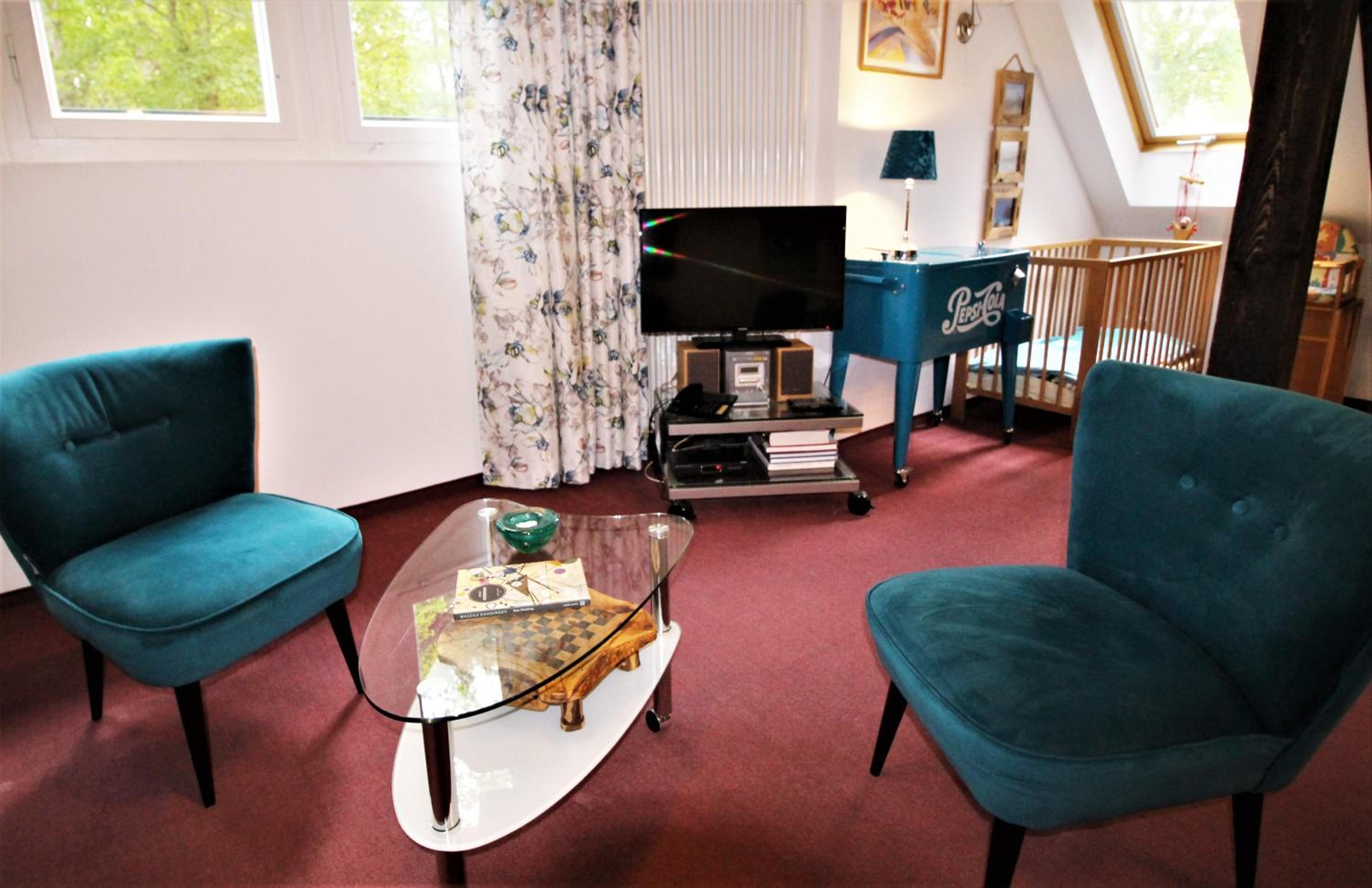 Strandvilla Hubertus Boltenhagen - H7 - Ferienwohnung Maisonette Apartment Kandinsky mit seitlichem Meerblick Parkplatz WLAN voll ausgestattete Küche Garte