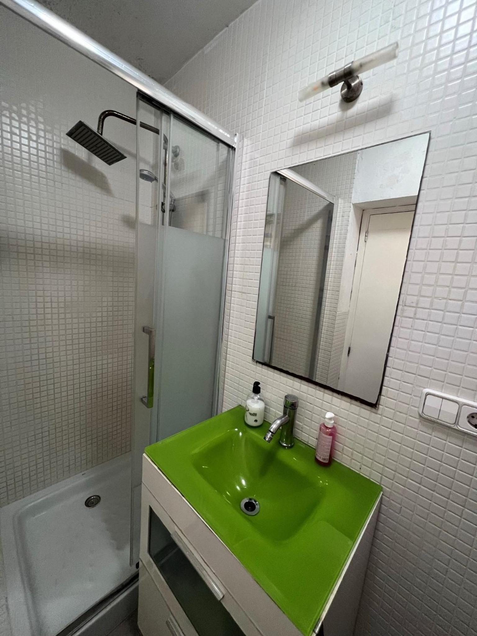 Malvarrosa habitación cómoda y sencilla cerca de la playa