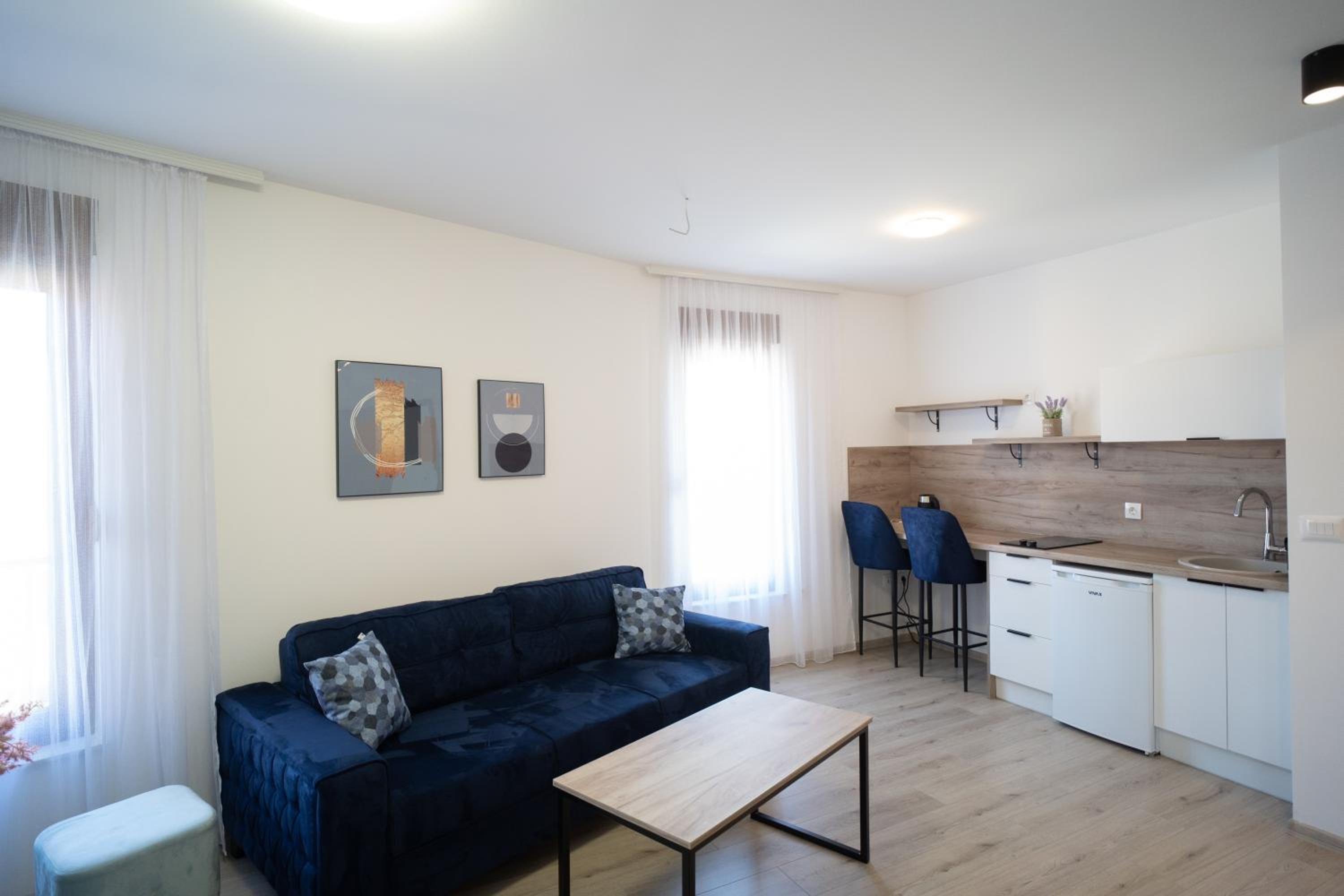 Apartments and rooms SMILE