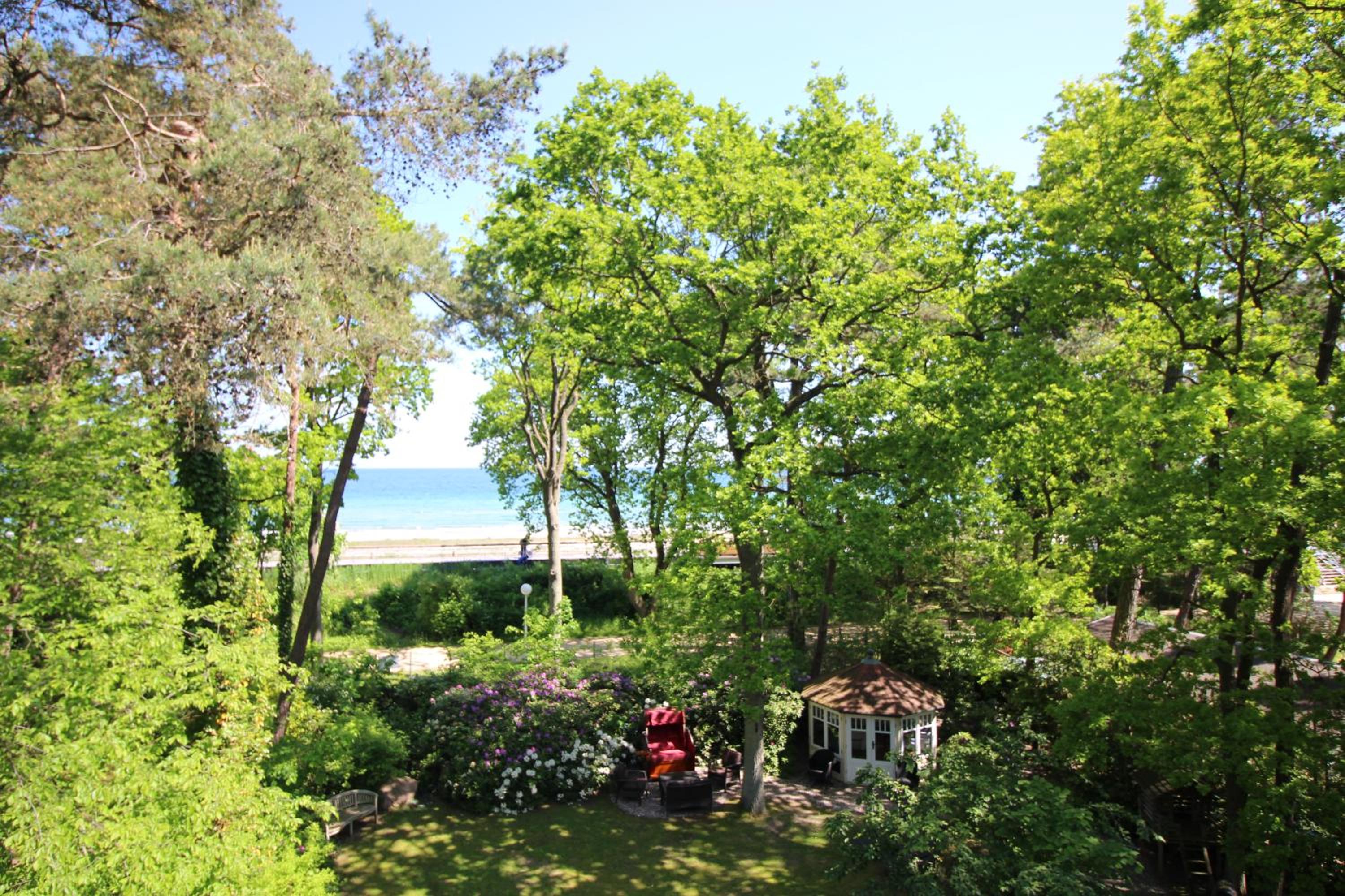 Strandvilla Hubertus Boltenhagen - H7 - Ferienwohnung Maisonette Apartment Kandinsky mit seitlichem Meerblick Parkplatz WLAN voll ausgestattete Küche Garte
