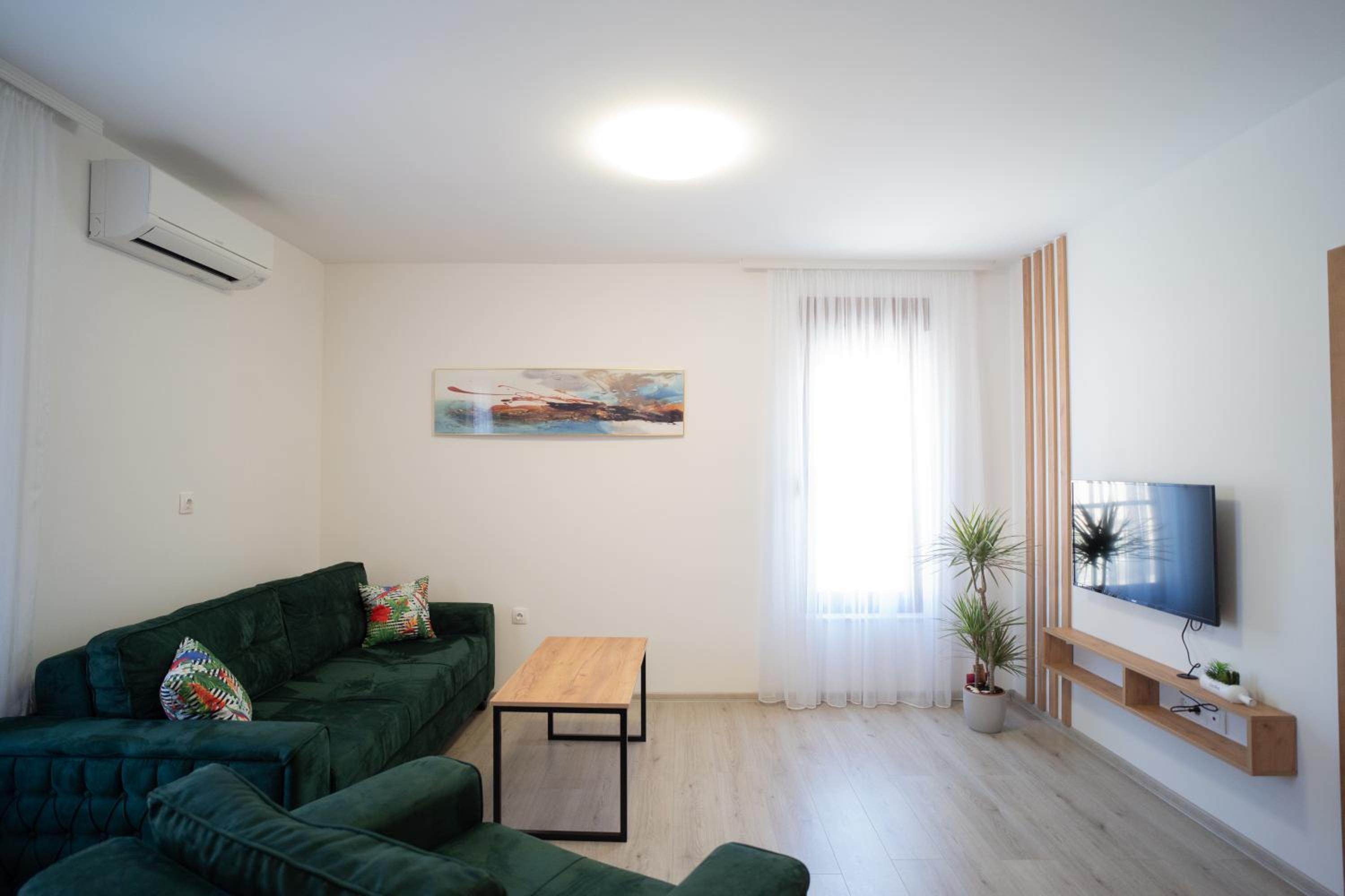 Apartments and rooms SMILE