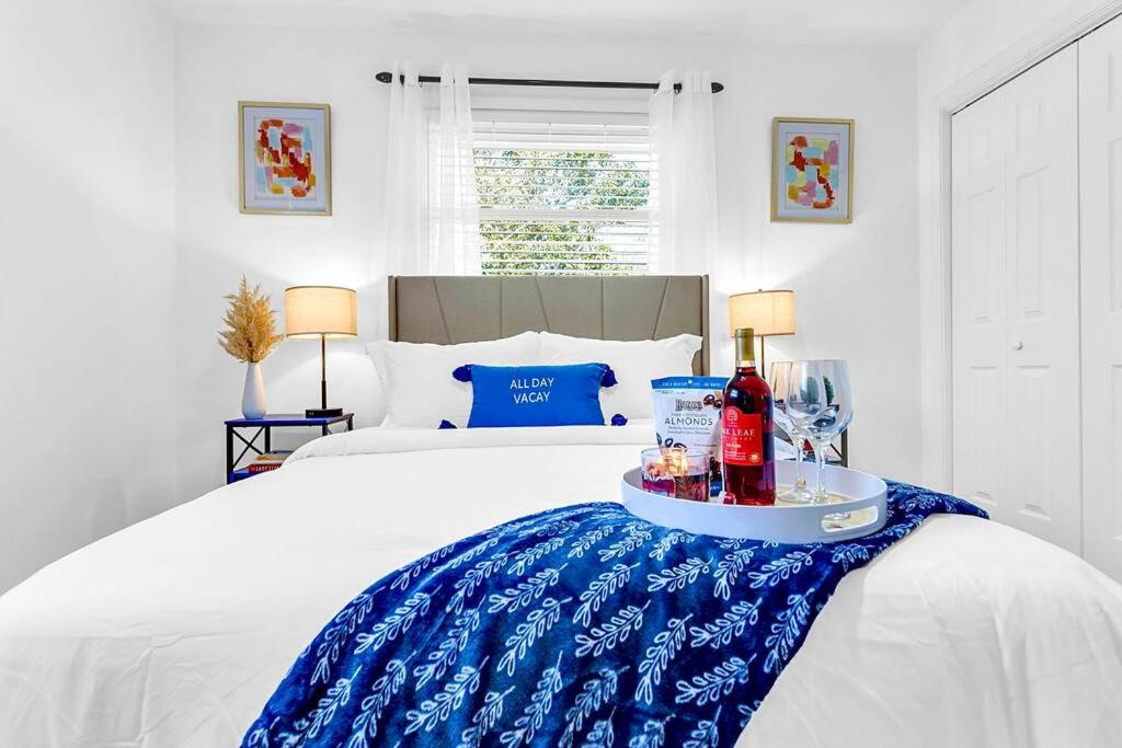 NEW Moderne Luxe Home - Mins to ATL & Decatur Sq view 5