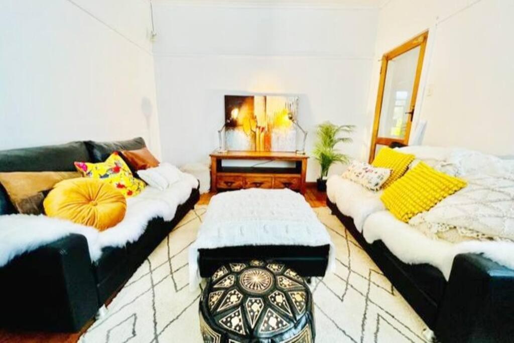 Central Parkside 5BR Home with Rumpus & King Bed
