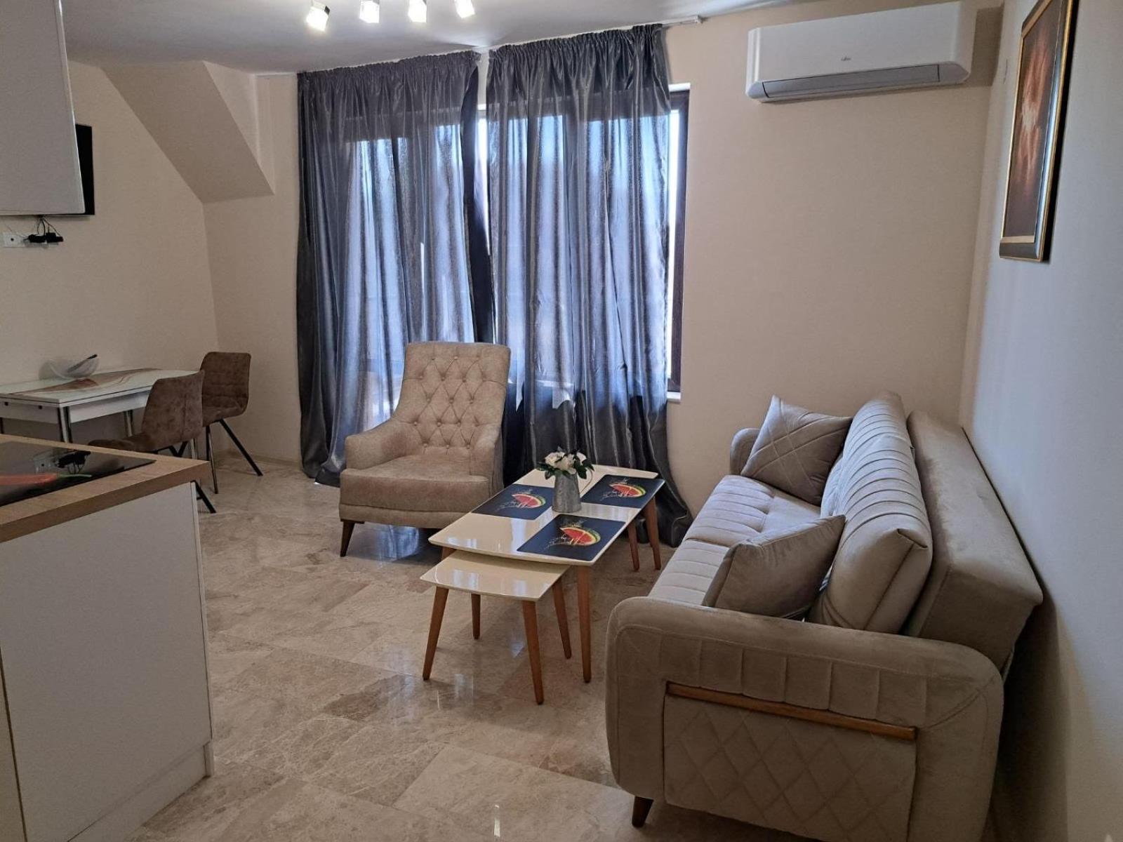 Old Town Apartment 3 with Free Private Parking