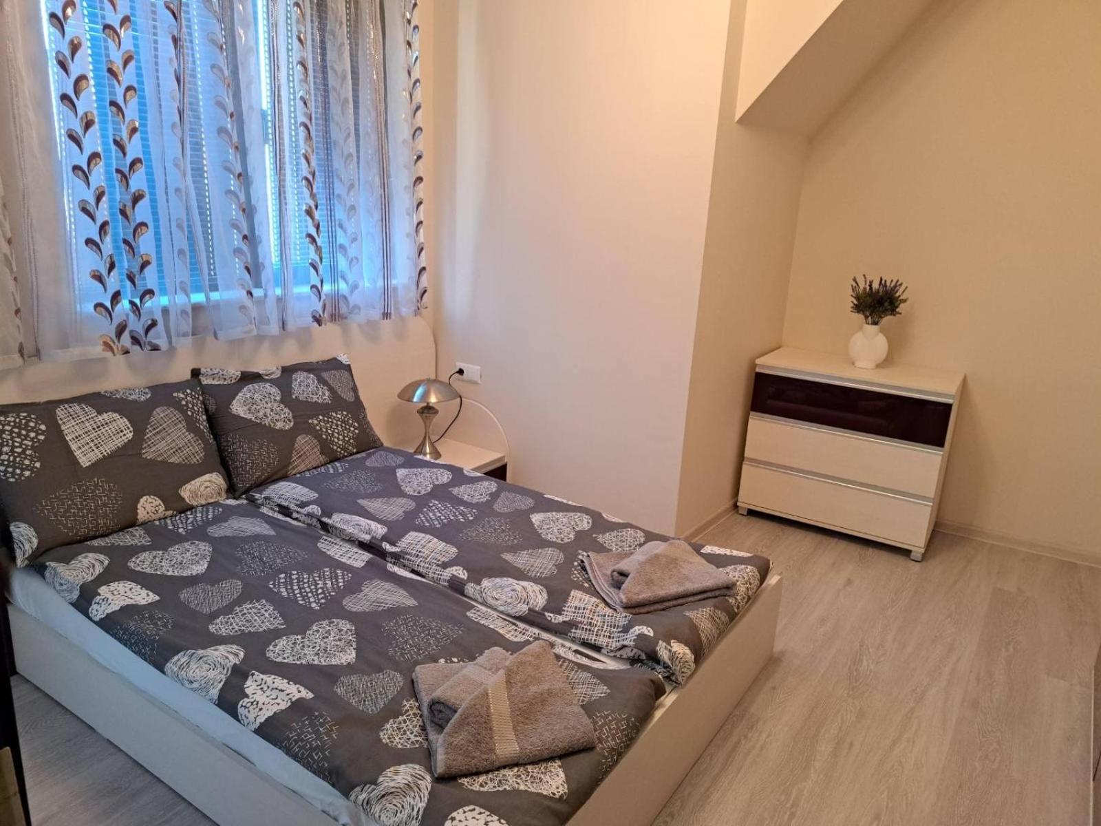 Old Town Apartment 3 with Free Private Parking