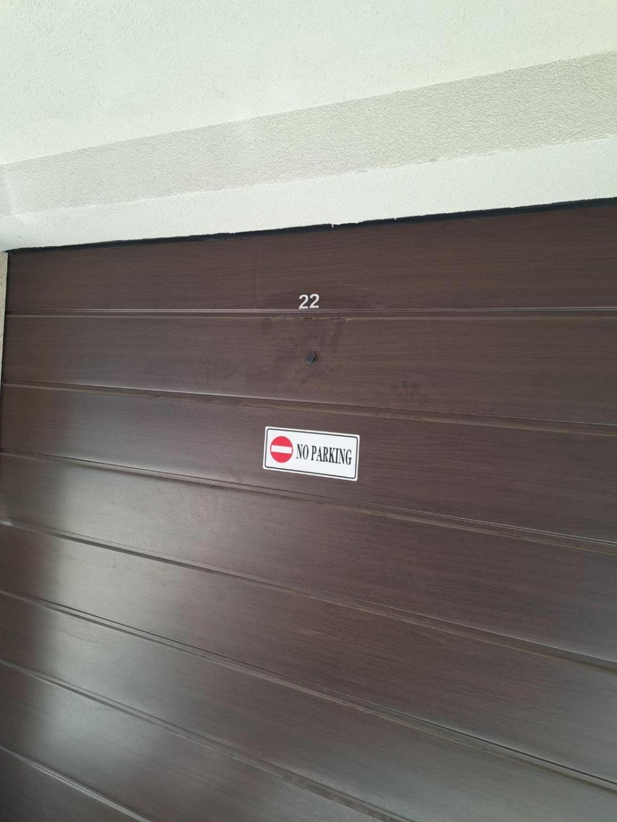 Old Town Apartment 3 with Free Private Parking
