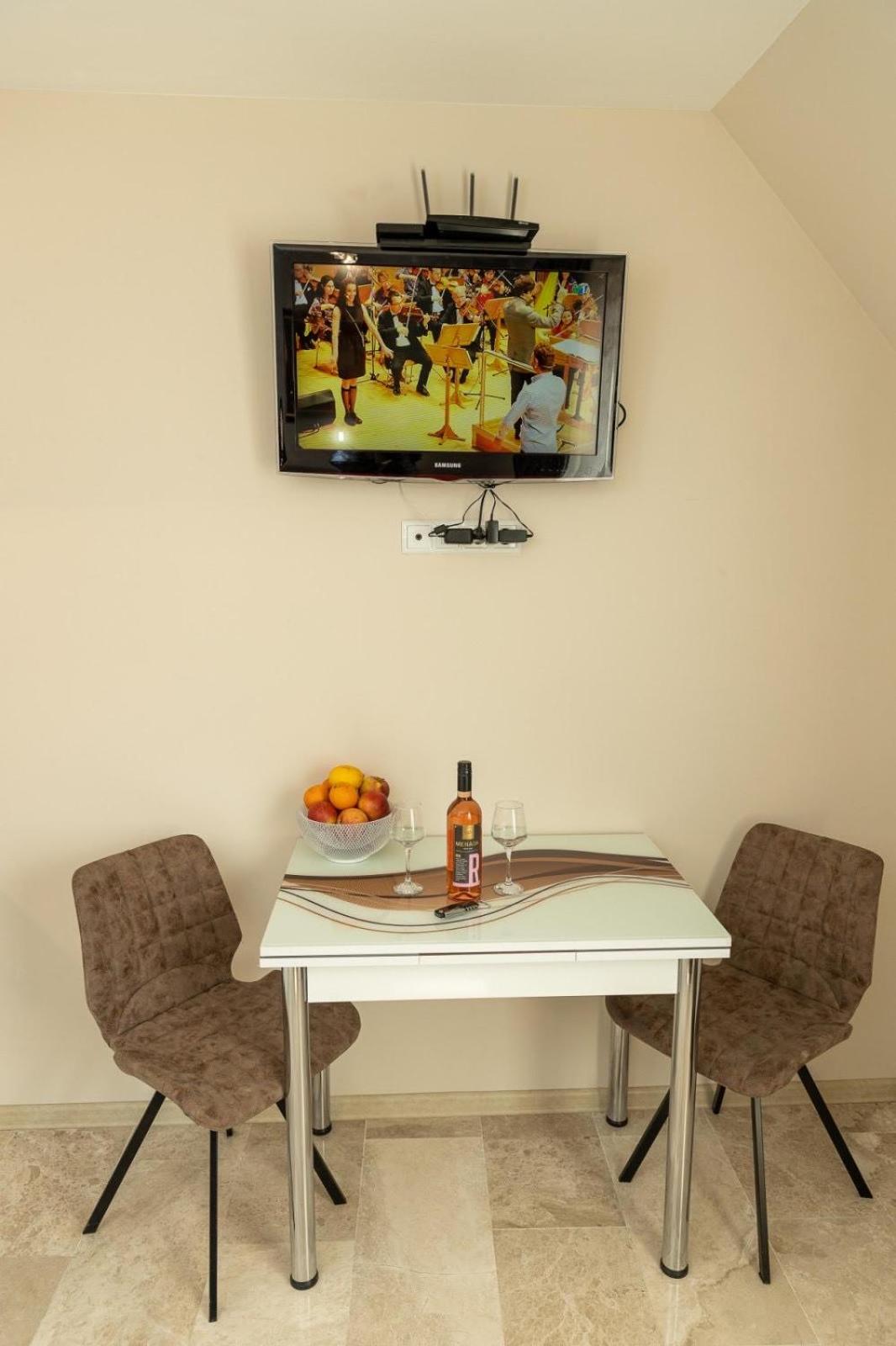 Old Town Apartment 3 with Free Private Parking