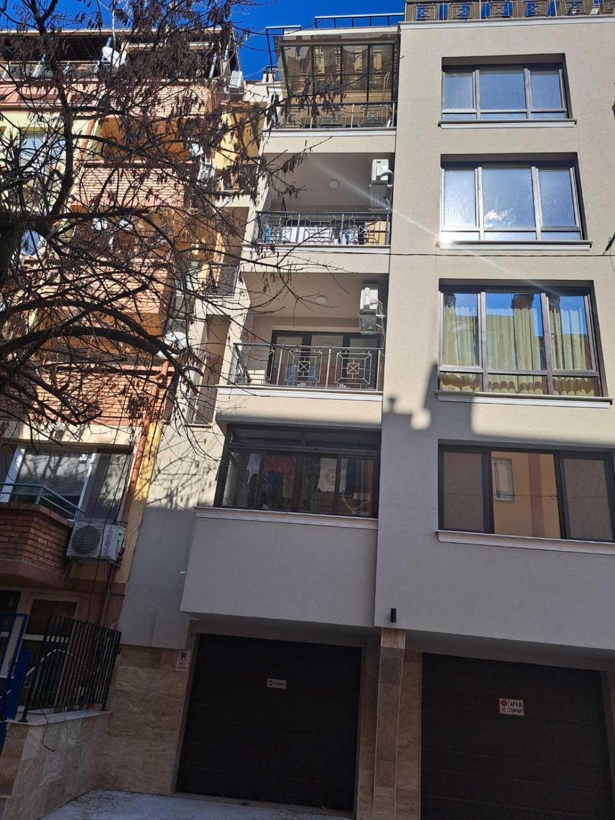 Old Town Apartment 3 with Free Private Parking