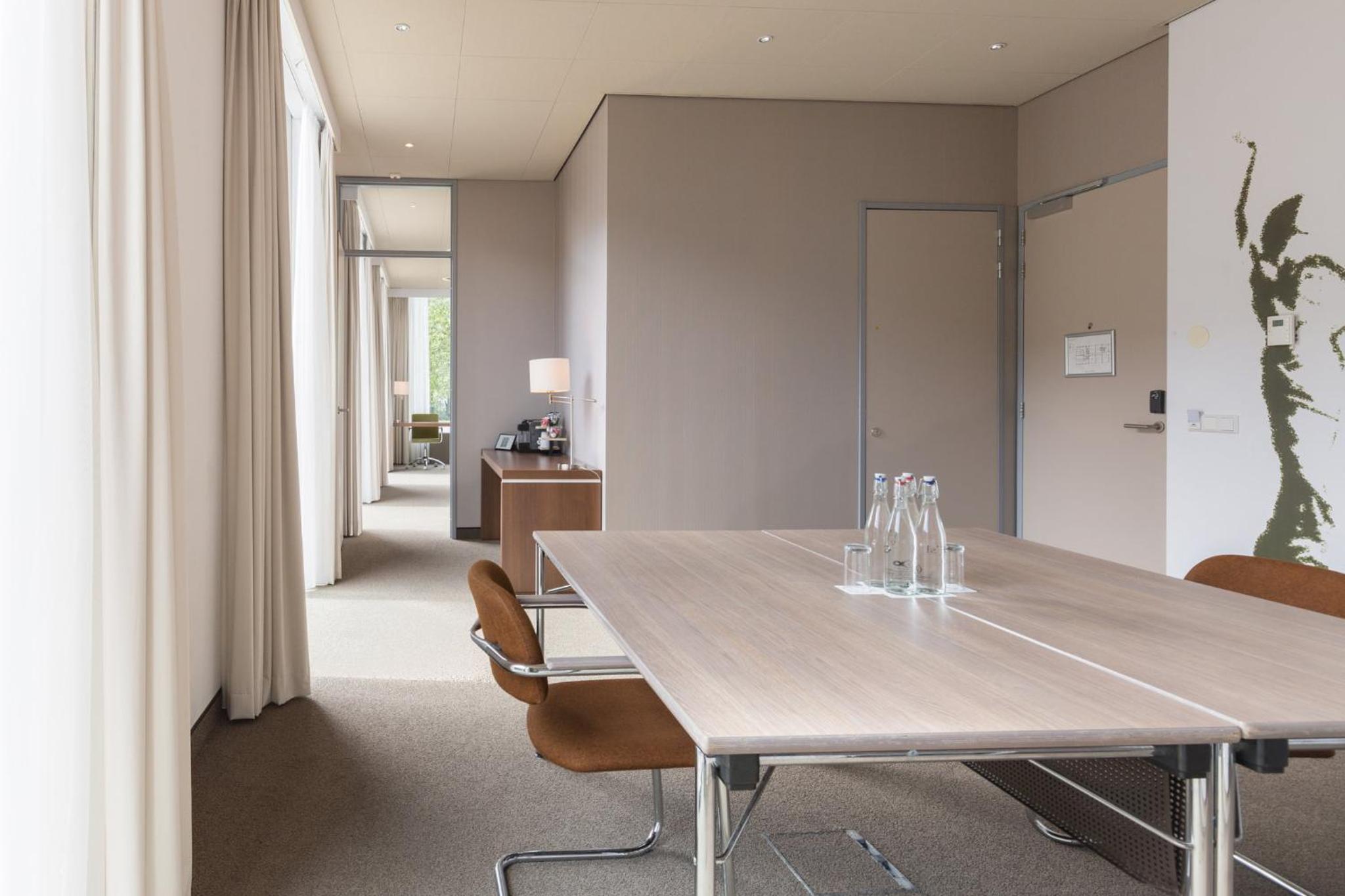 Hotel Leonardo Hotel Papendrecht - Image 1