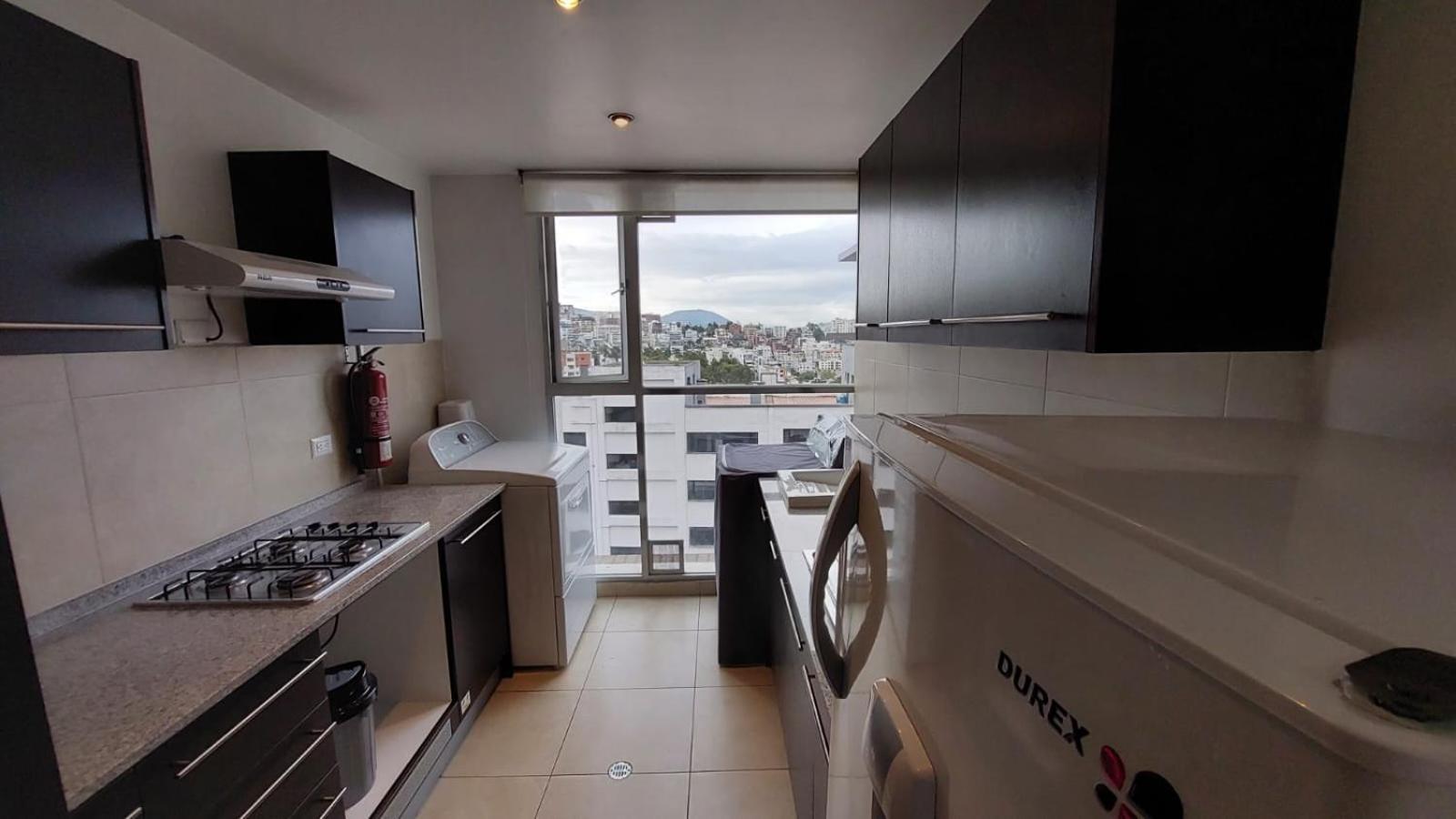 Excelente apartamento, 2 hab. con vista única UIO view 4