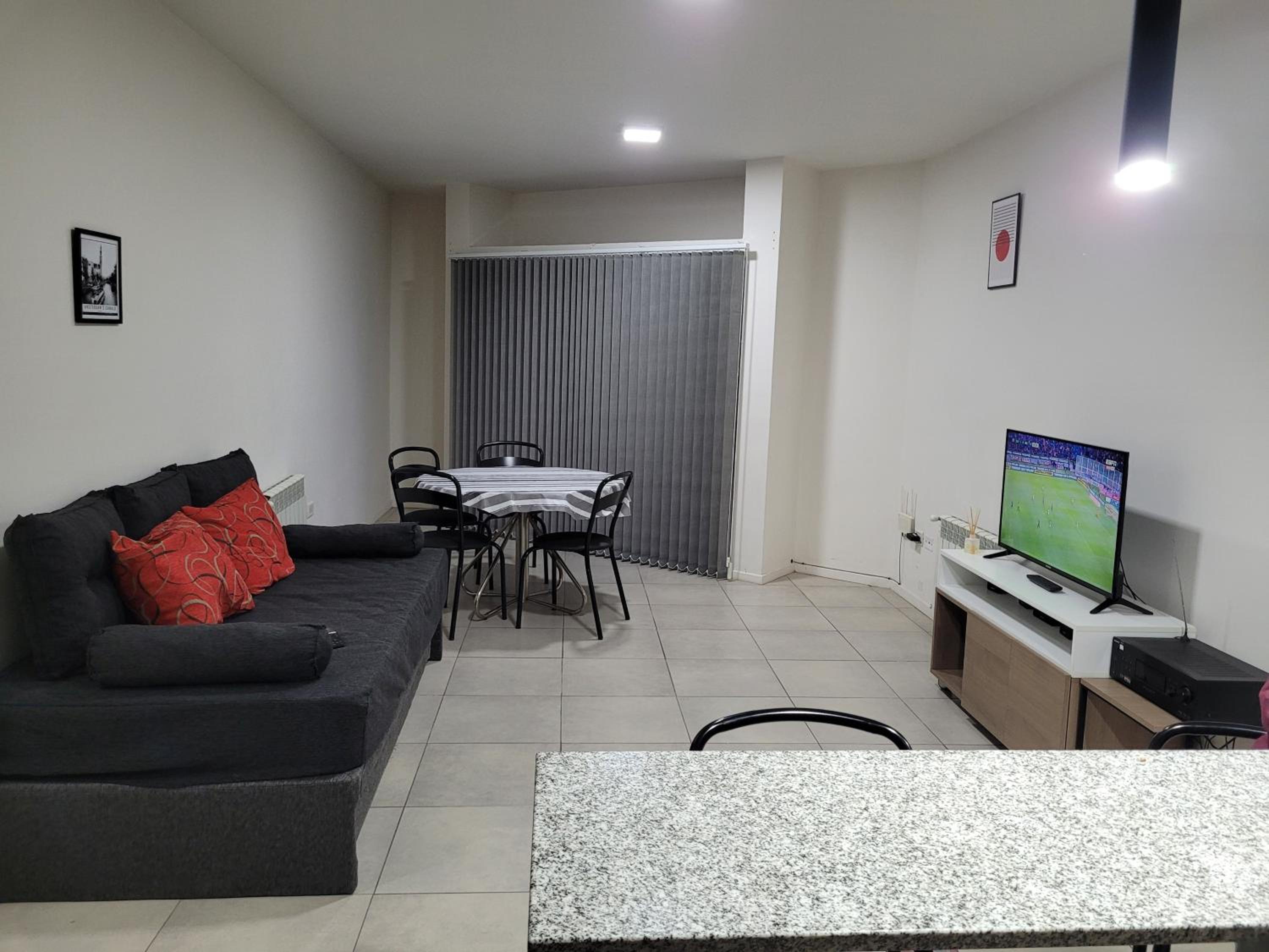 Departamento frente a centro comercial Palmares e Hiper mercado