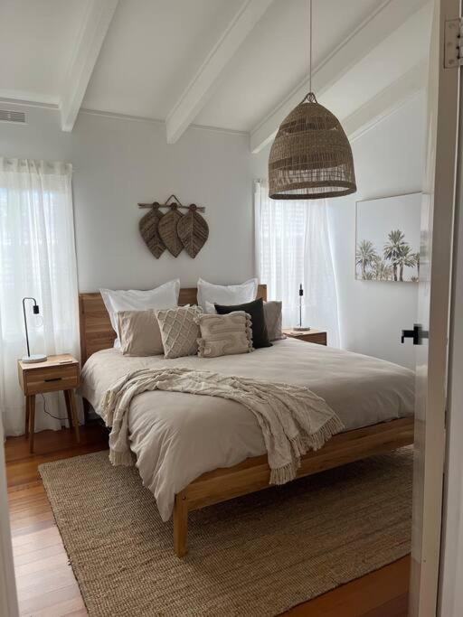Casa Rossi - coastal gem only 300 metres from the beautiful Red Rocks beach - Cowes, Phillip Island