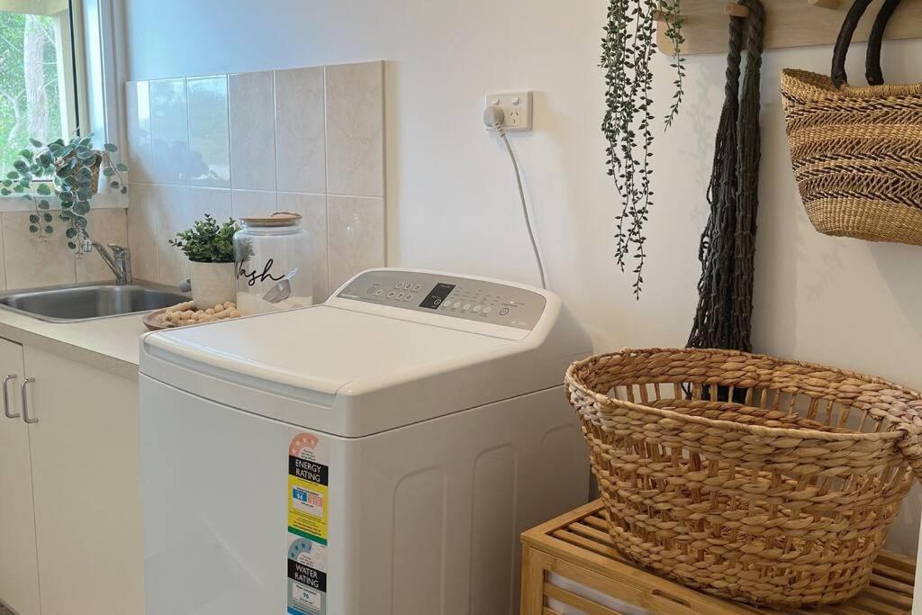 Casa Rossi - coastal gem only 300 metres from the beautiful Red Rocks beach - Cowes, Phillip Island