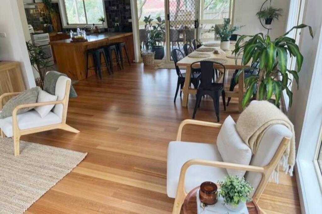 Casa Rossi - coastal gem only 300 metres from the beautiful Red Rocks beach - Cowes, Phillip Island