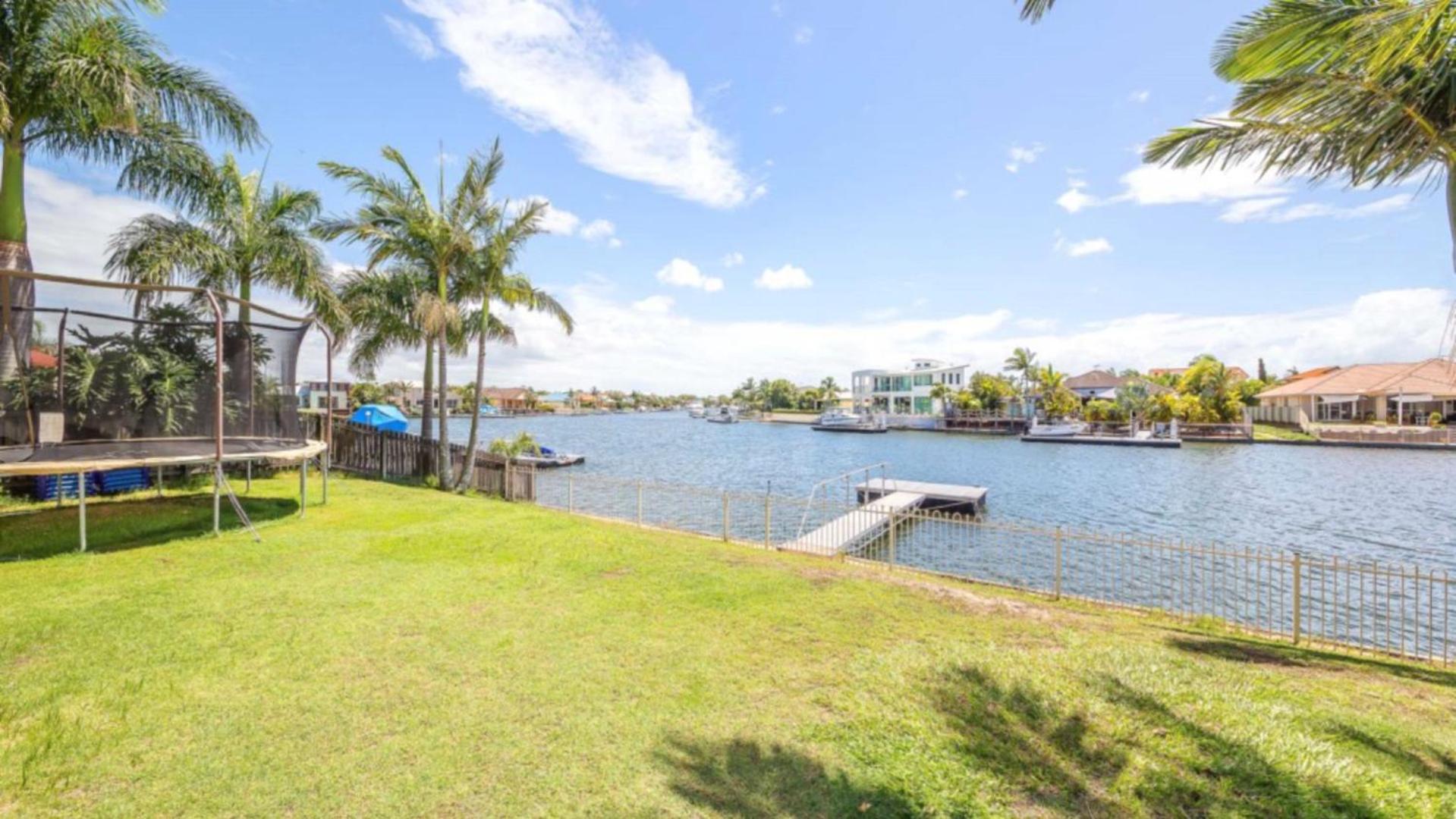 Air Conditioned Pet Friendly Canal Home With Wifi