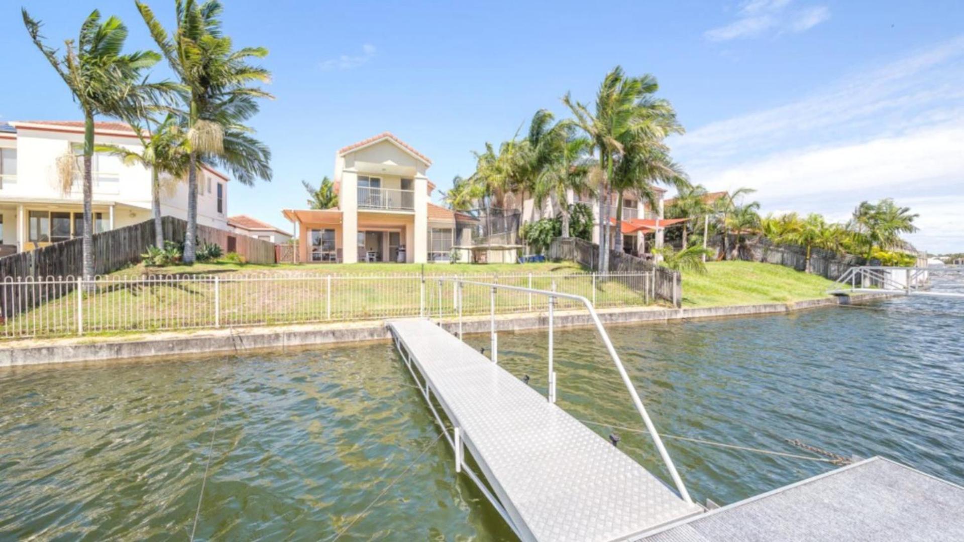 Air Conditioned Pet Friendly Canal Home With Wifi