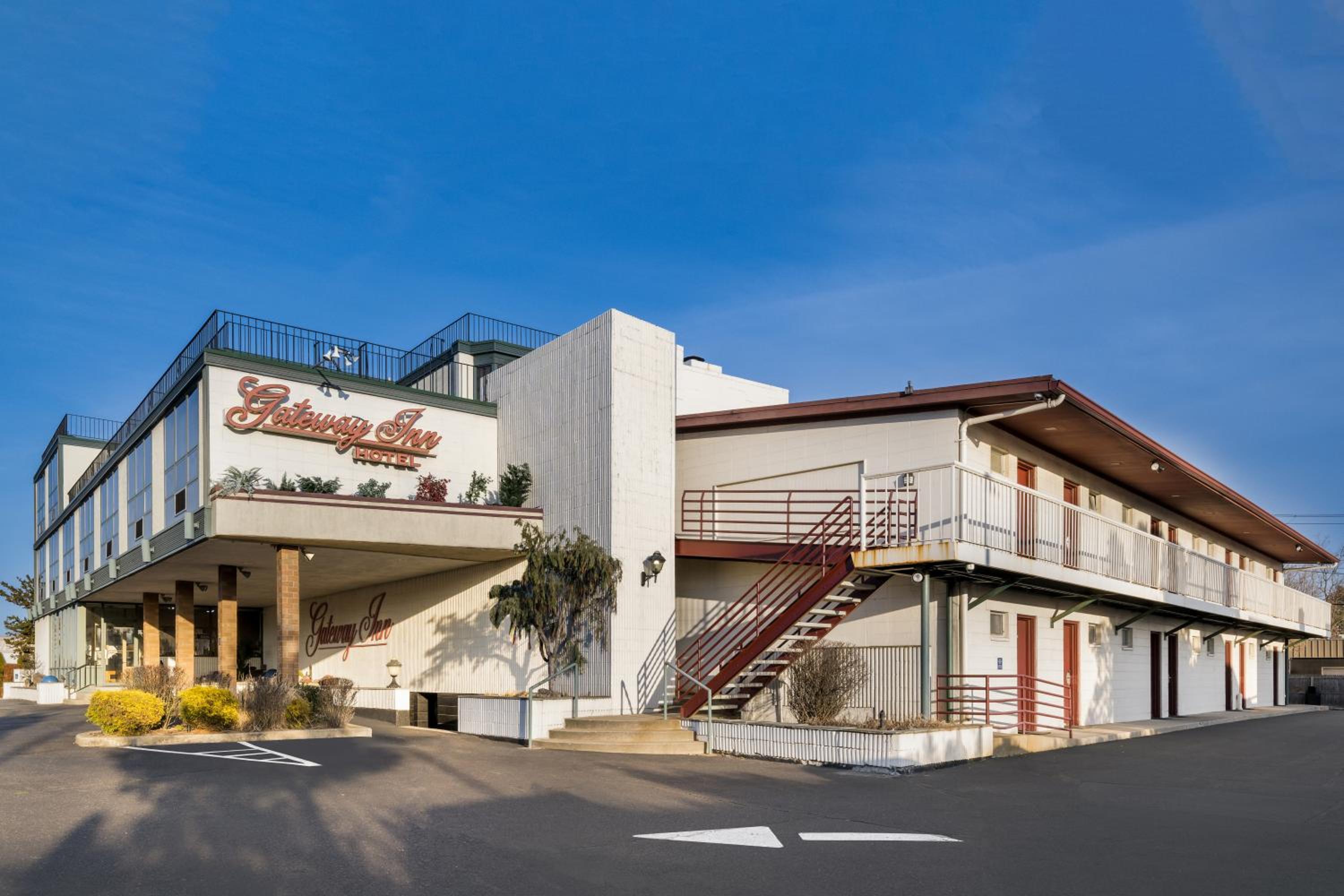Gateway Inn - Property Image 15