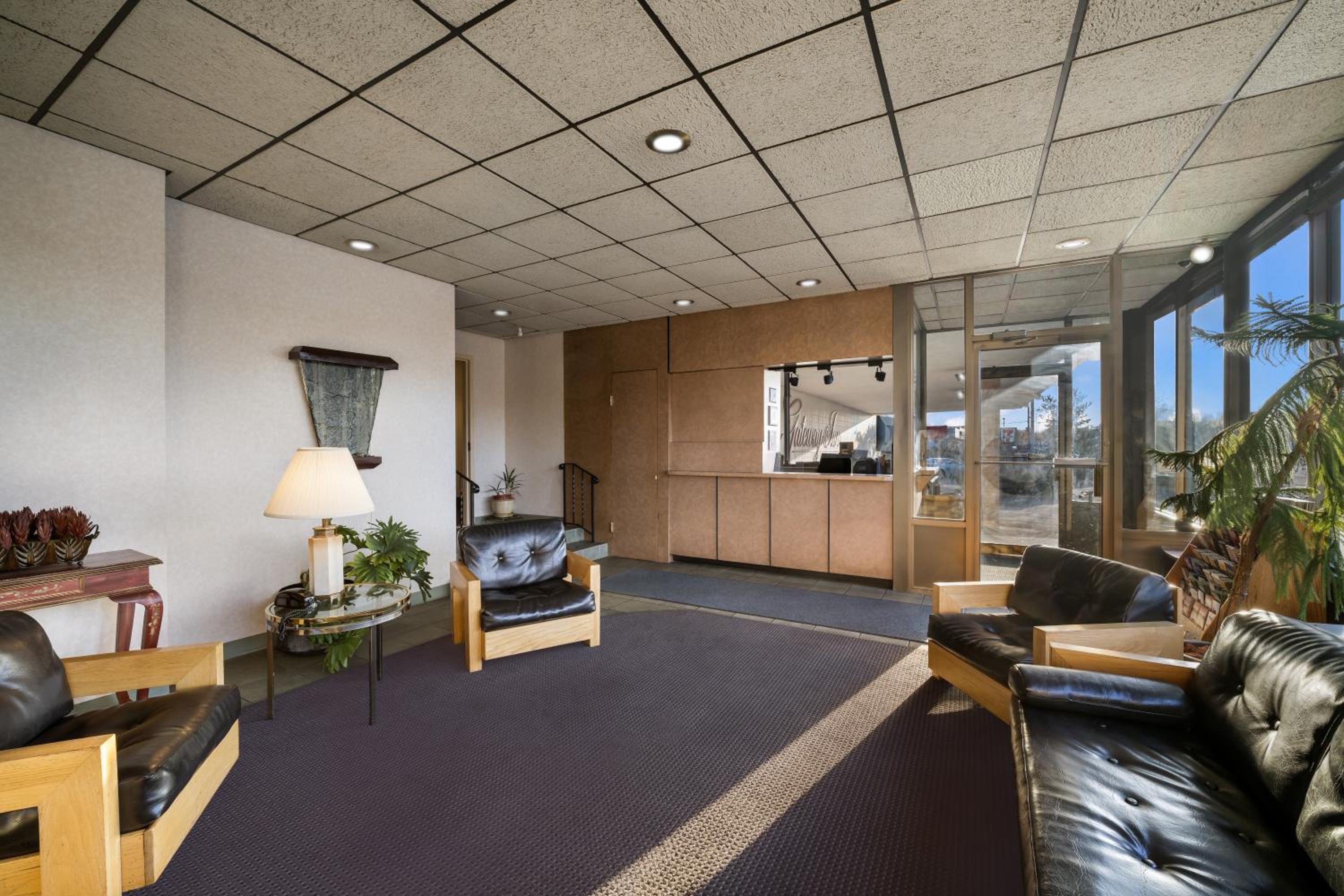 Gateway Inn - Property Image 1