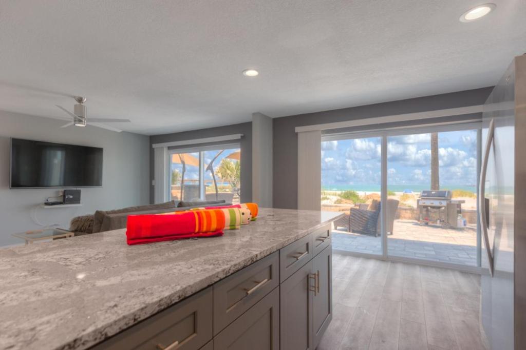 Jacksonville Vacations - Sea La Vie Beach Oceanfront Patio Pet Friendly - Property Image 4