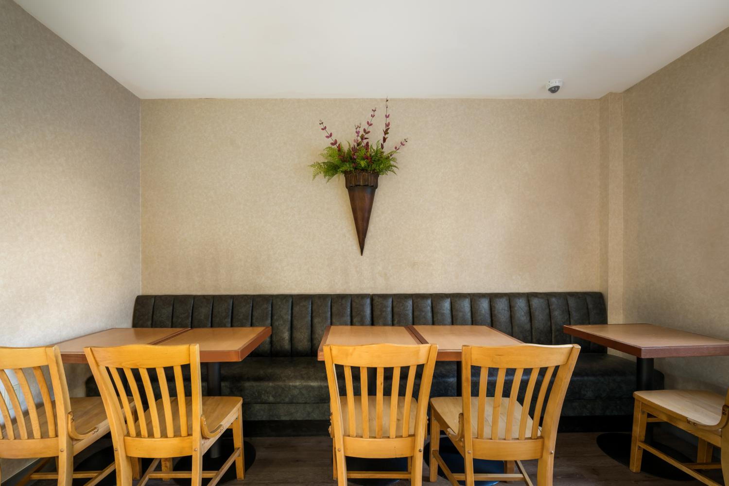 Gateway Inn - Property Image 7