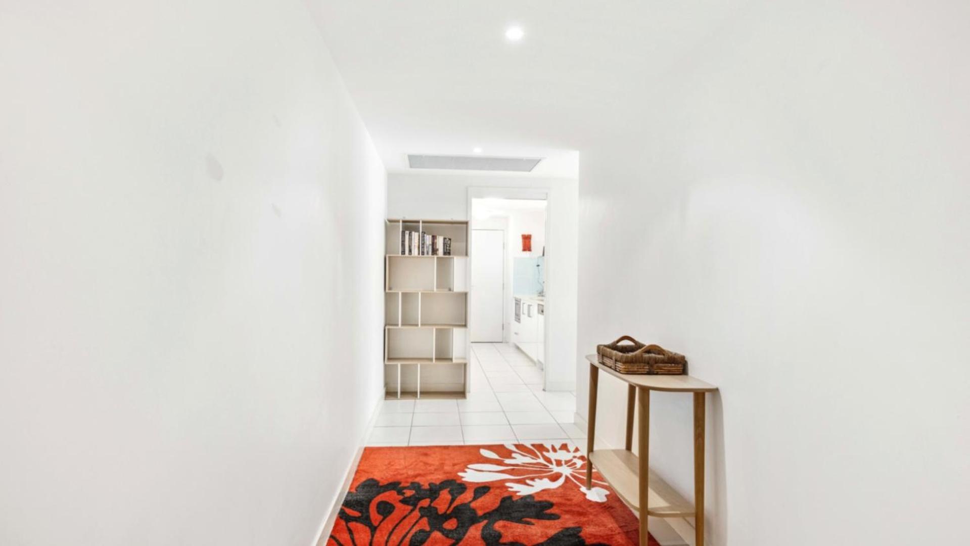 Large Modern Unit With Lift & Pool