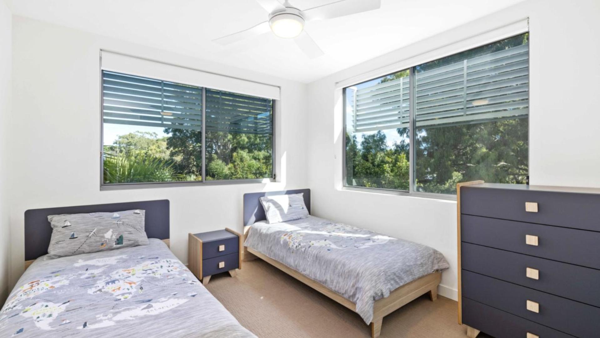 Large Modern Unit With Lift & Pool