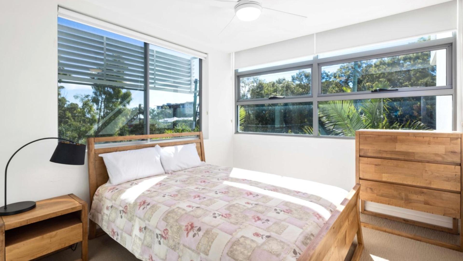 Large Modern Unit With Lift & Pool