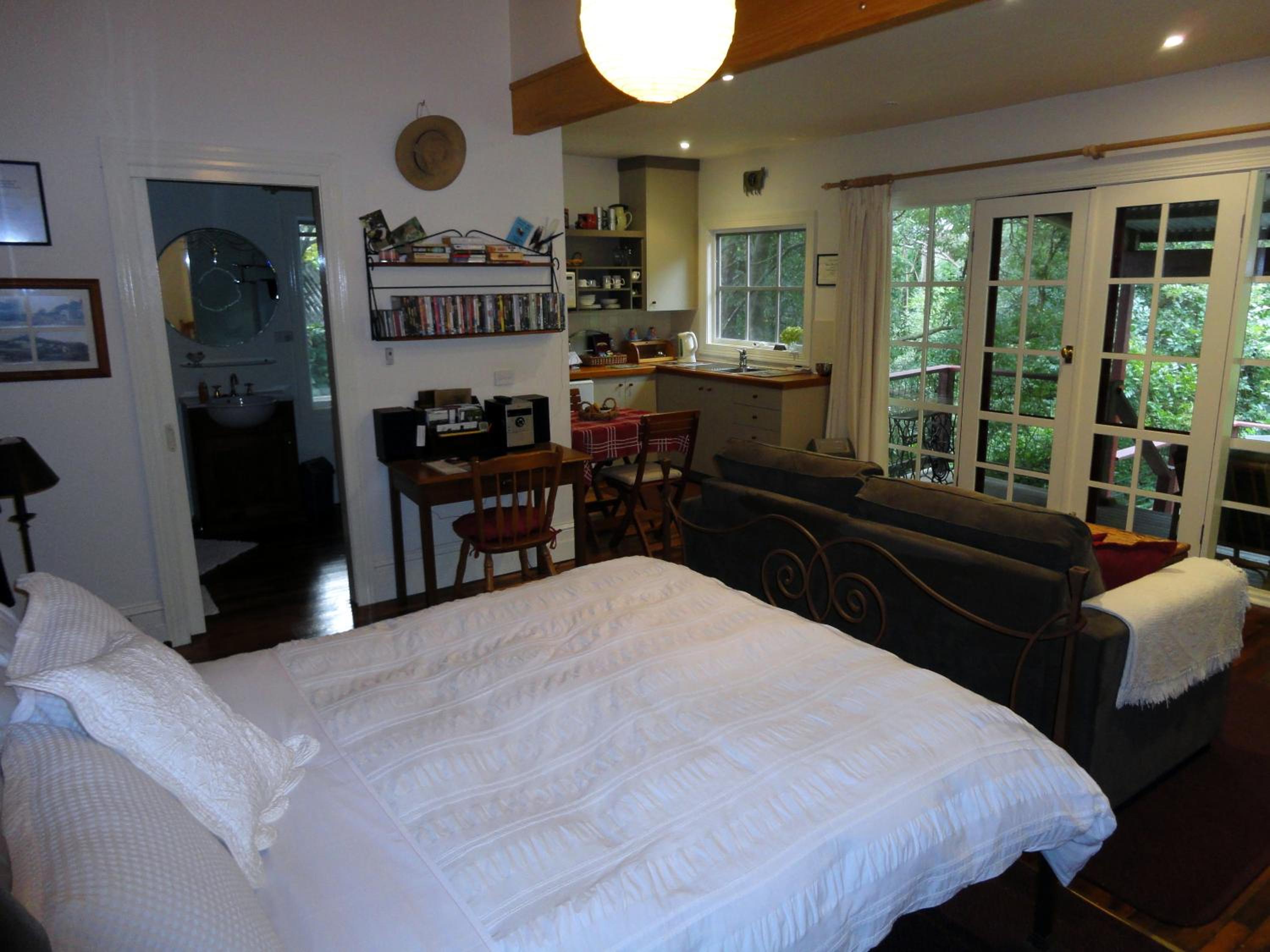 Stone's Throw Cottage Bed and Breakfast