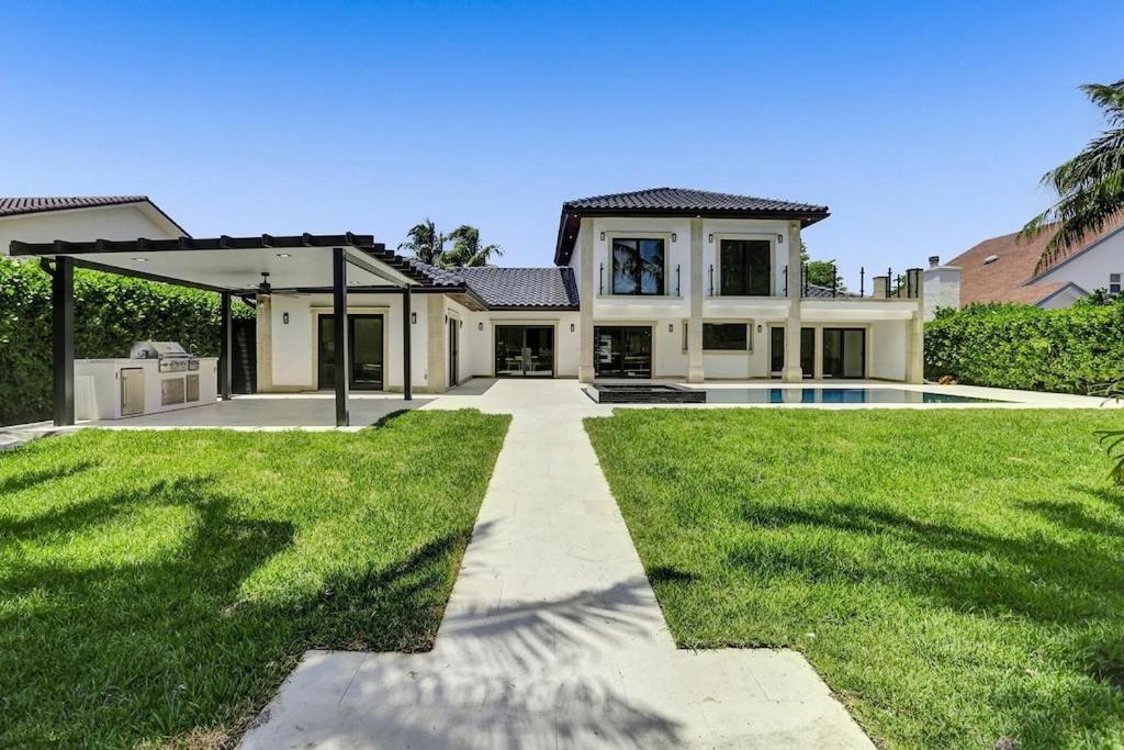 Gorgeous Villa with Amazing Pool view 4
