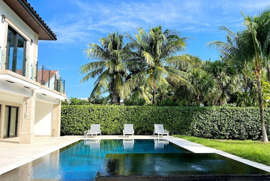 Gorgeous Villa with Amazing Pool view 2