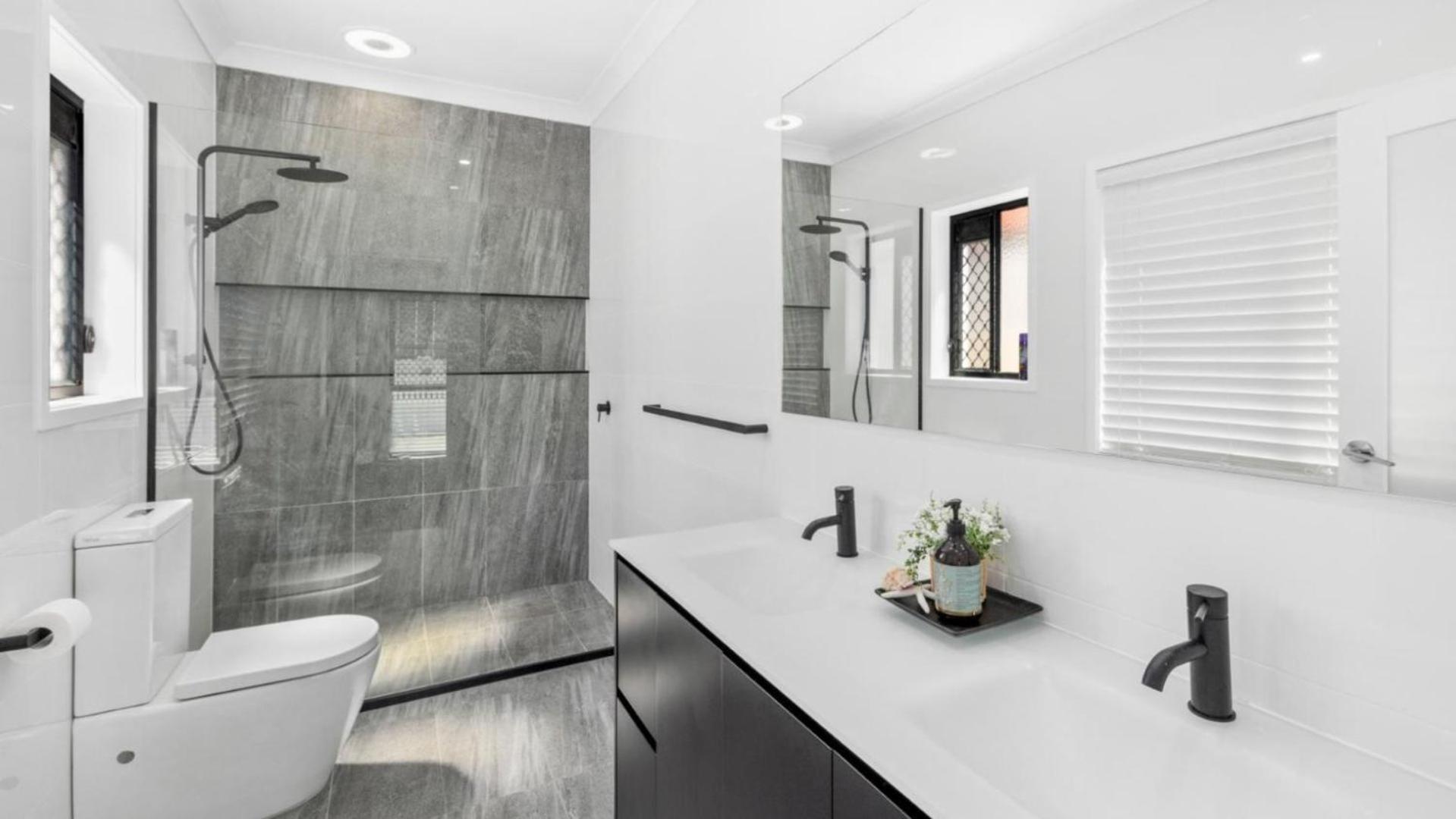 Opulent Canal-Front Retreat