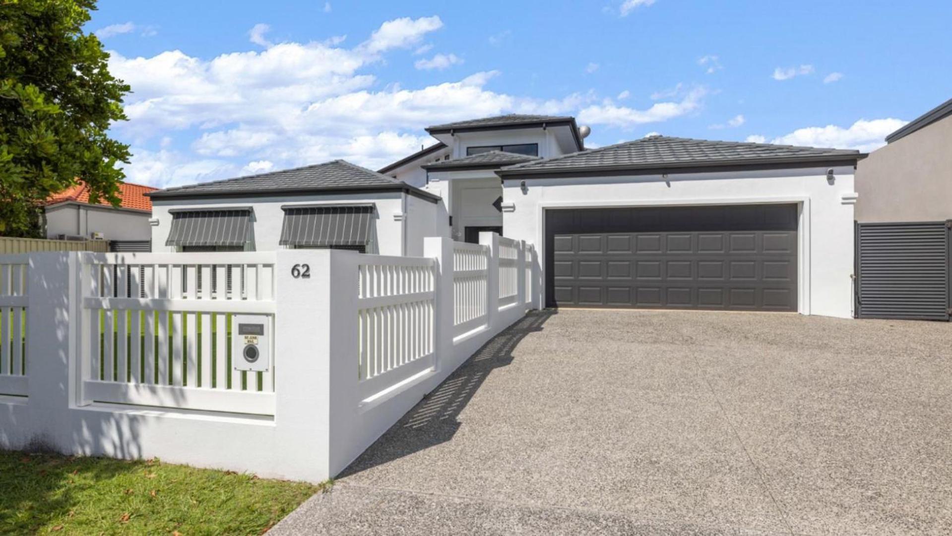 Opulent Canal-Front Retreat