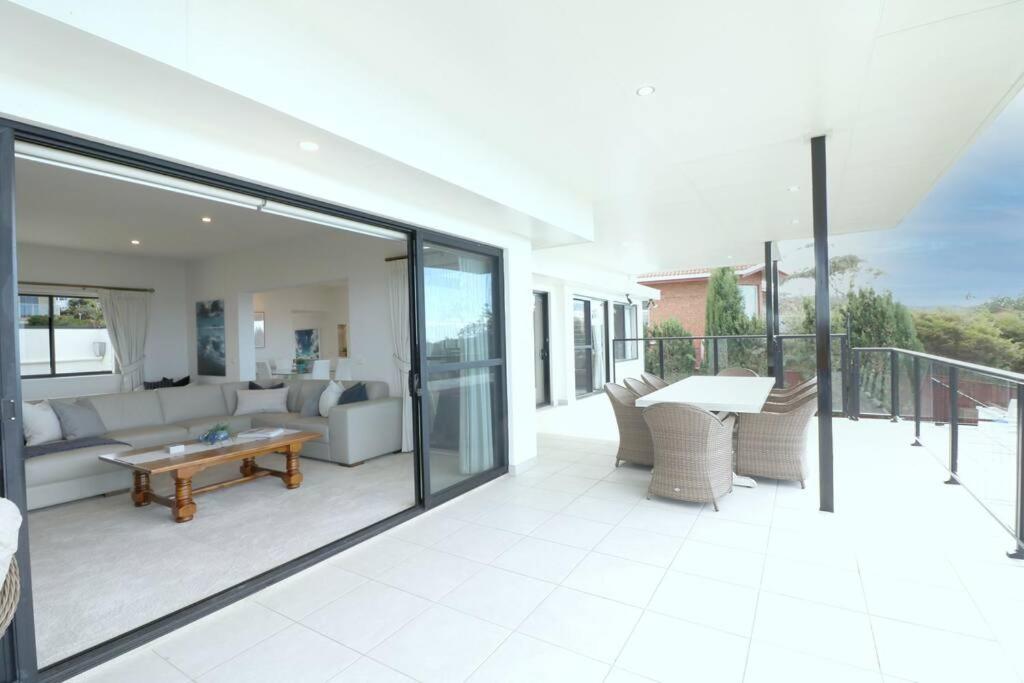 Villa paradiso - 5 bed - beach access - pool