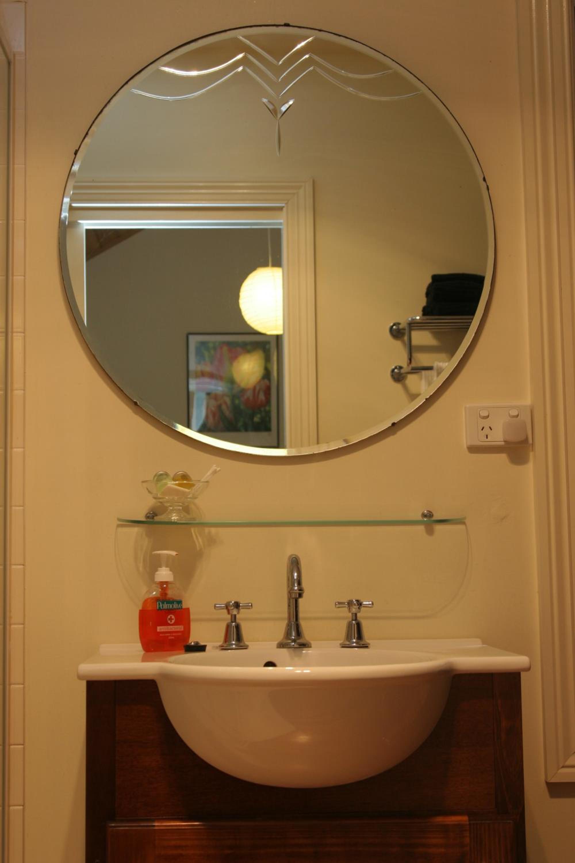 Stone's Throw Cottage Bed and Breakfast