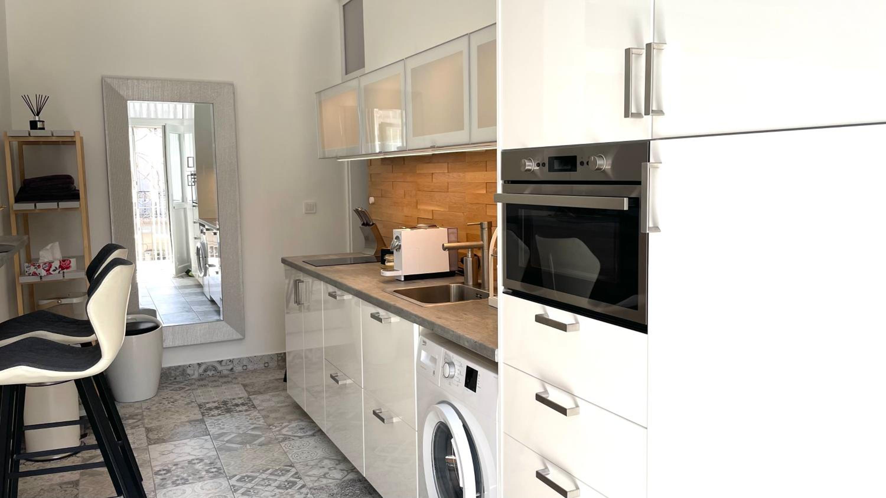 Brand New sunny apartment on Andrássy street view 4