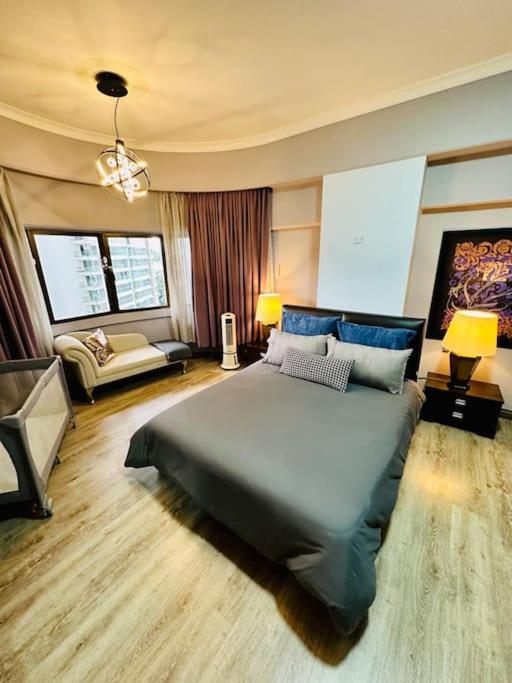 Charming apartment with Netflix at PWTC