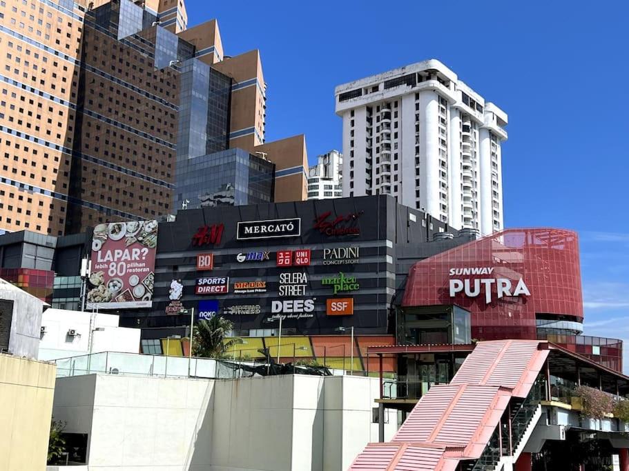 Charming apartment with Netflix at PWTC
